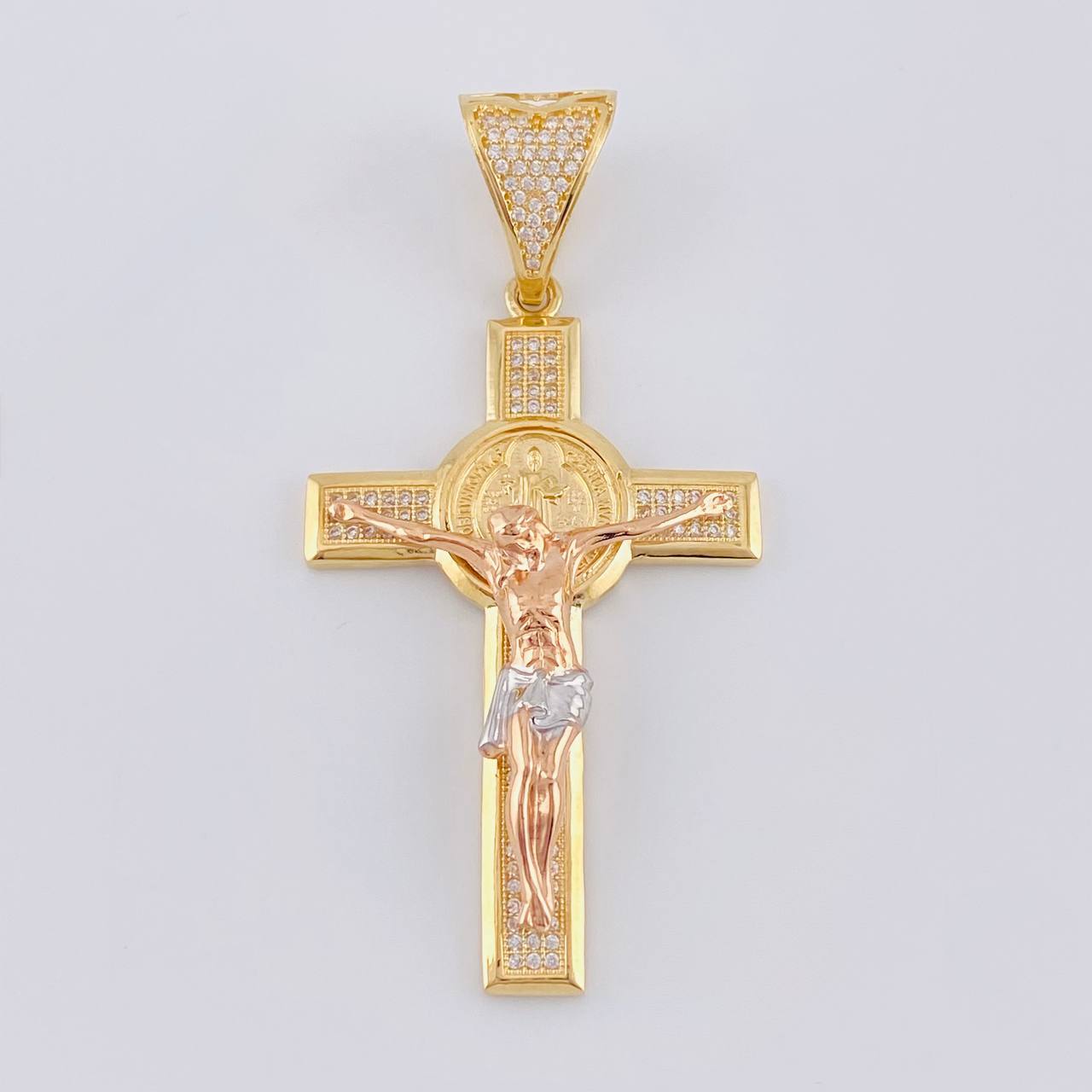 Dije Cristo San Benito 12.15 g / 6.5 cm Tres Oros 18K