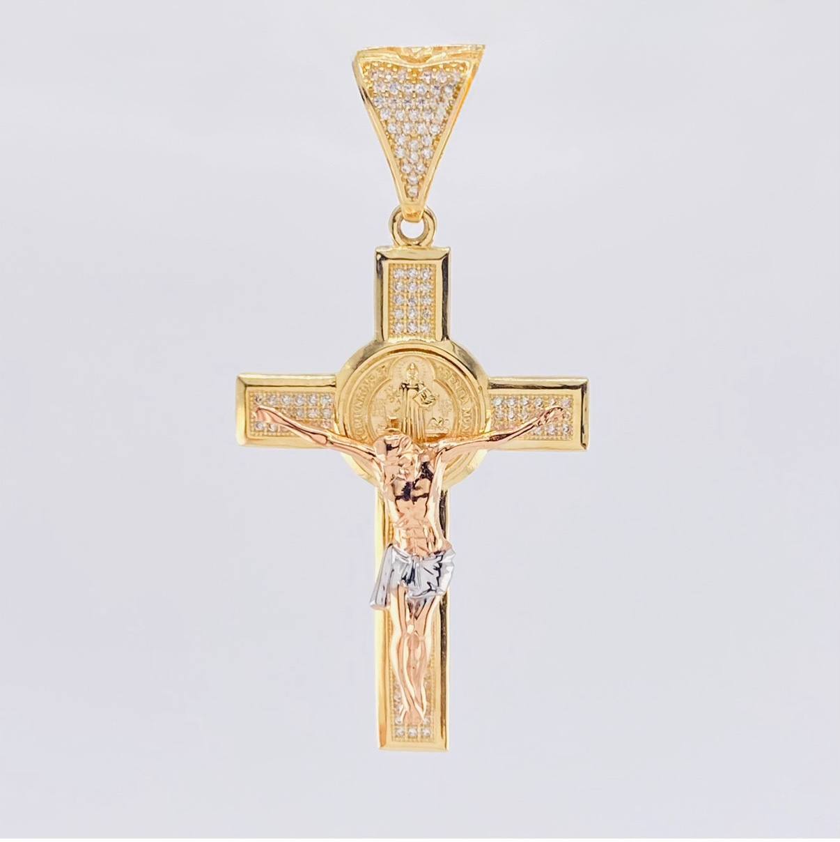 Dije Cristo San Benito 12.15 g / 6.5 cm Tres Oros 18K