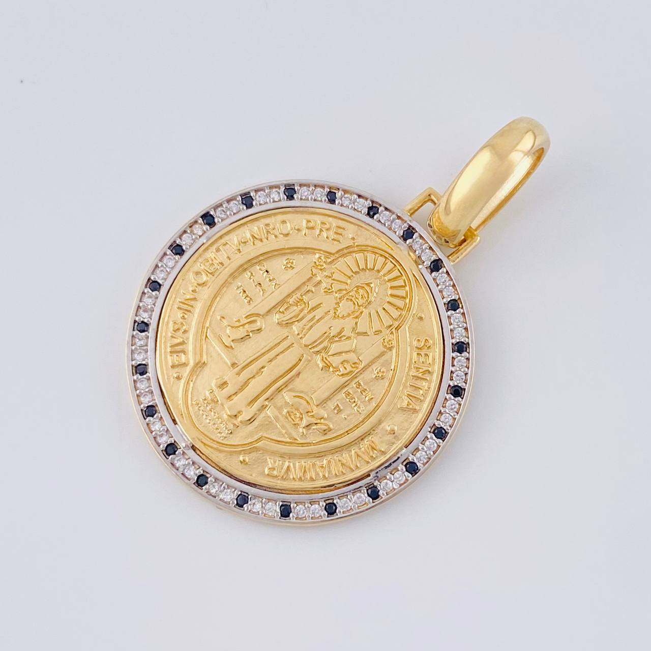 Dije Medalla San Benito 8.1 g / 4 cm Dos Oros Amarillo Blanco 18K