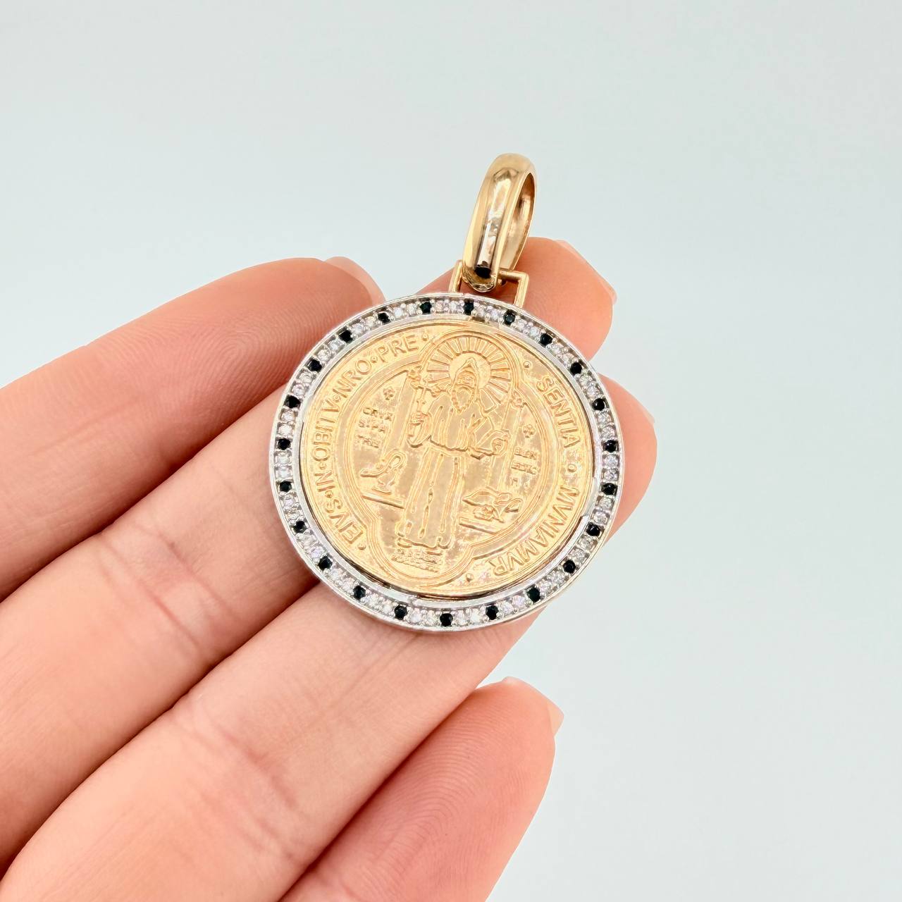 Dije Medalla San Benito 8.1 g / 4 cm Dos Oros Amarillo Blanco 18K