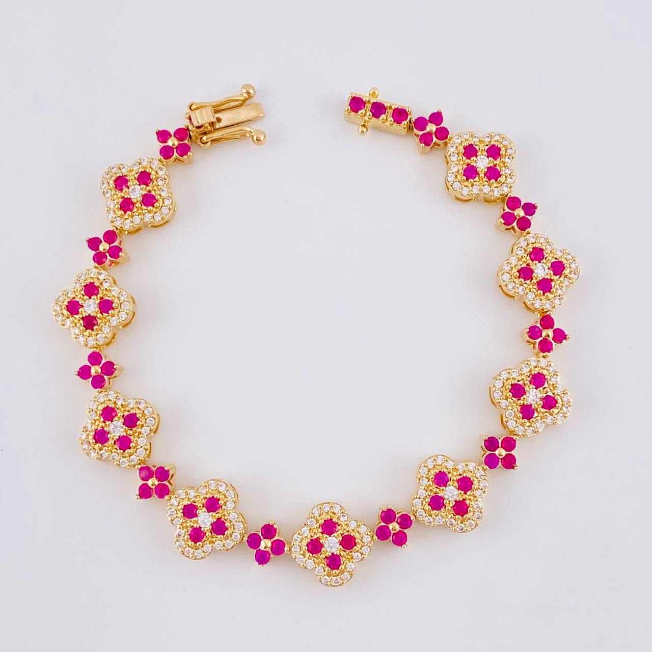 Pulso Trebol Estrellado 13.95 g / 16.5 cm / 10 mm Oro Amarillo 18K