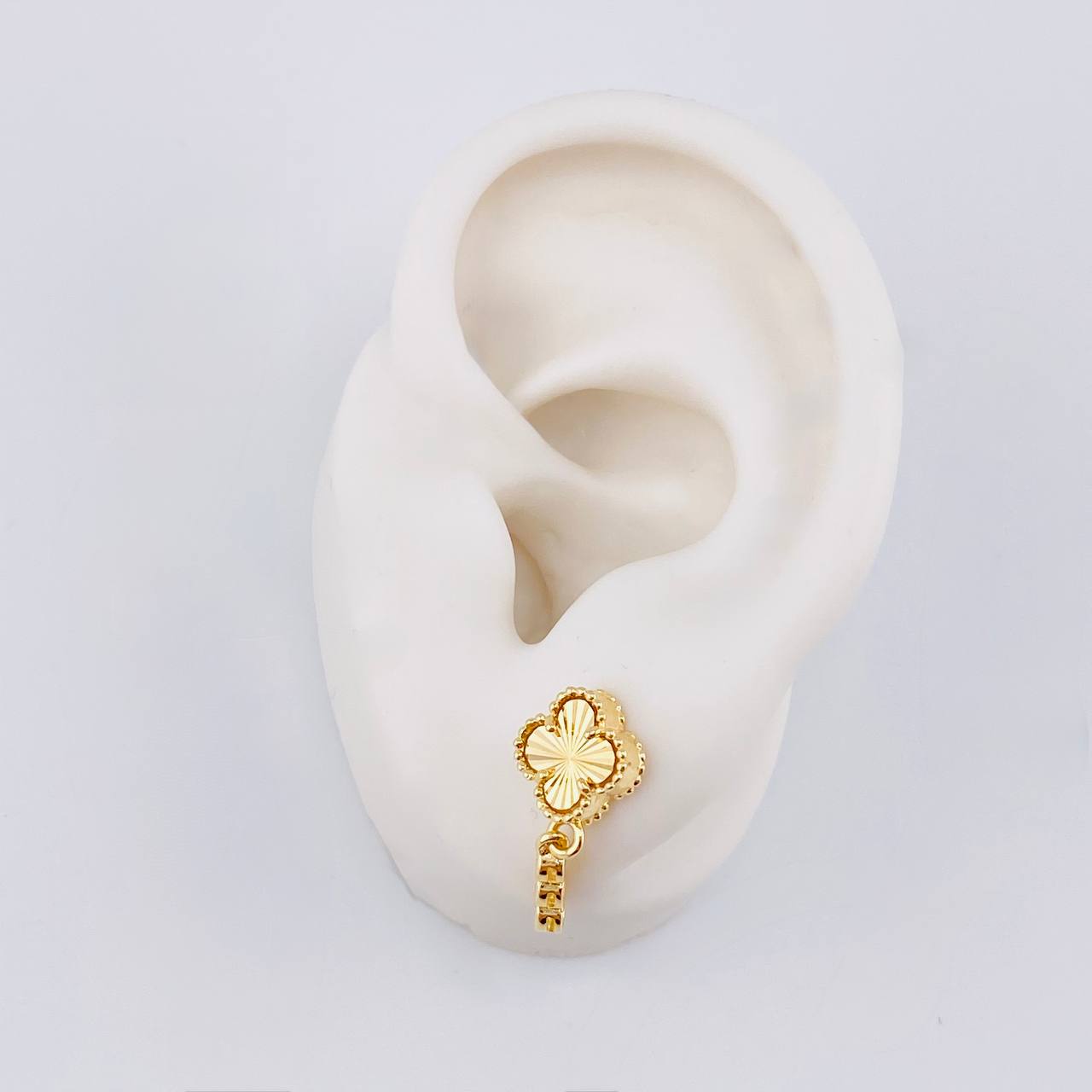 Topos Trebol Diamantado Colgantes 2.9 g / 20 mm Oro Amarillo 18K