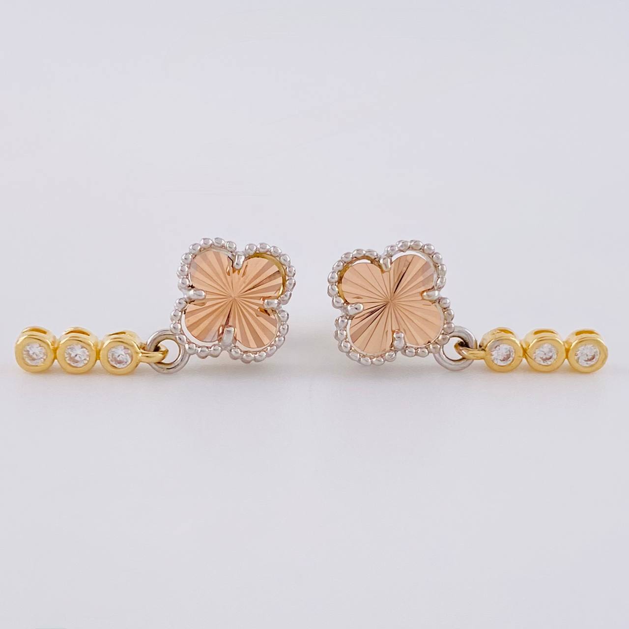 Topos Trebol Diamantado Colgantes 2.9 g / 20 mm Tres Oros 18K