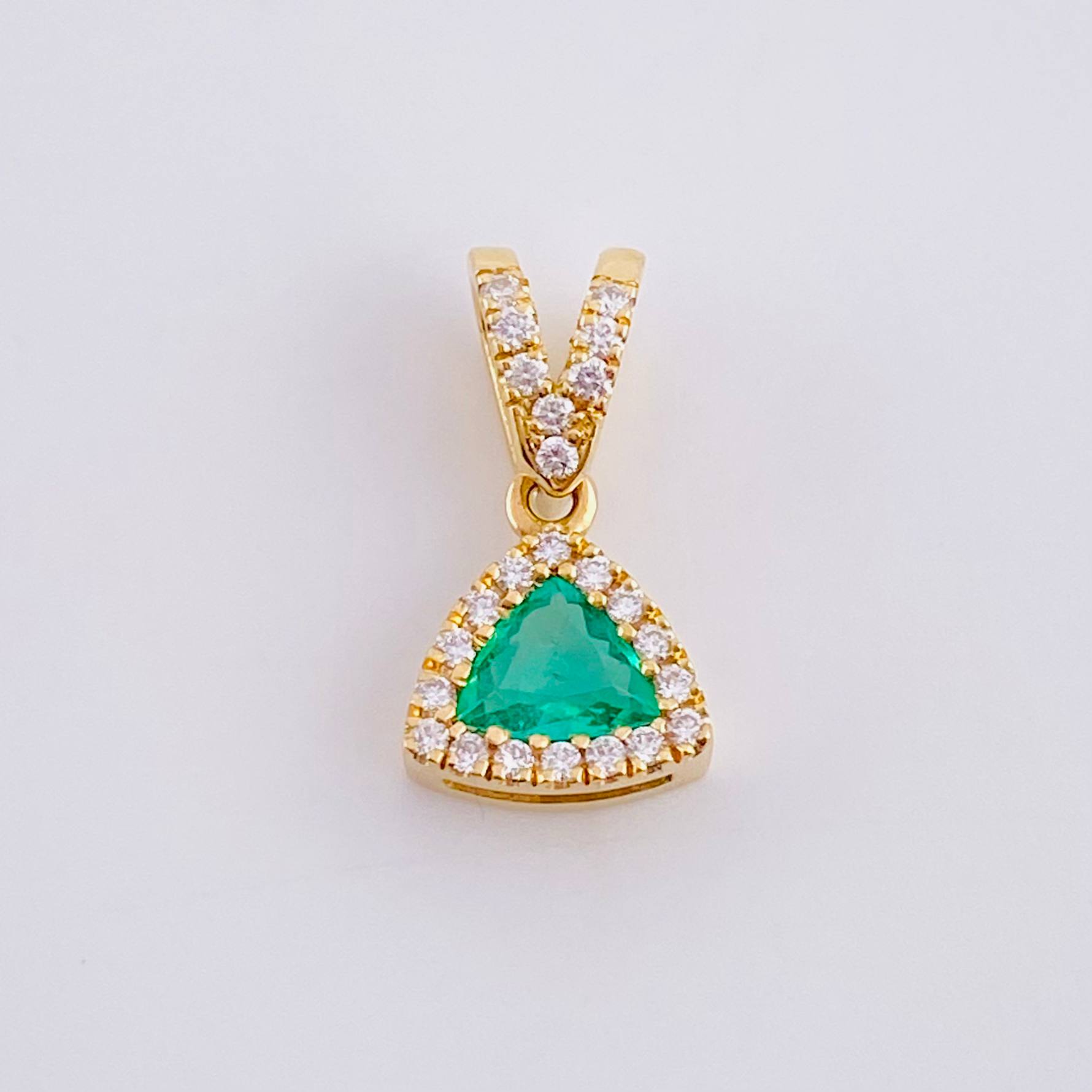 Dije Glamour Esmeralda 40pts Diamante 0.25pts 2.05g / 1.7cm Oro Amarillo 18K