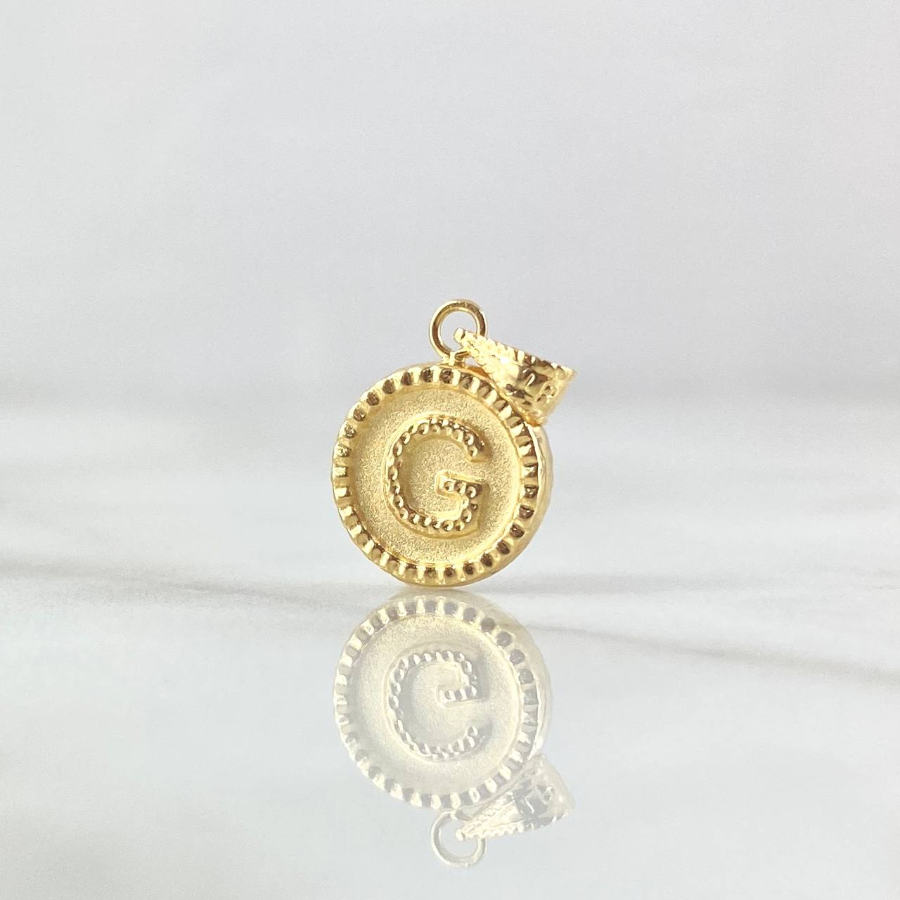 Dije Letra G Mate 0.55gr / 1.5cm / Circulo Cargador Bordeado Oro Amarillo 18K ©