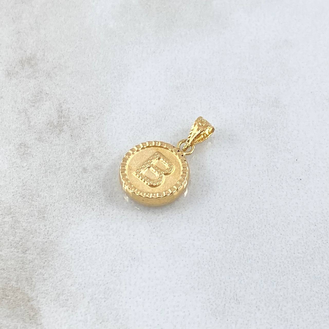Dije Letra B Mate 0.65gr / 1.5cm / Circulo Cargador Bordeado Oro Amarillo 18K
