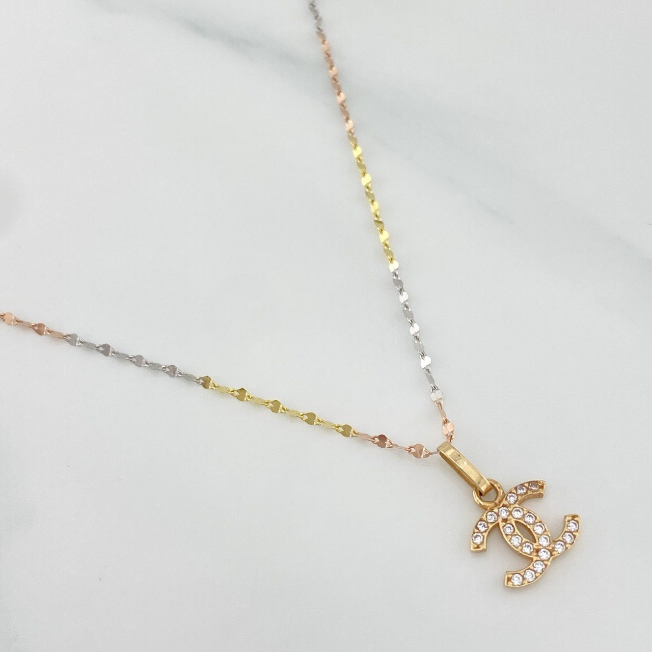Set Cadena Flor Espejo + Dije Ola Cruzada / 1.3gr / 45 cm Tres Oros 18K