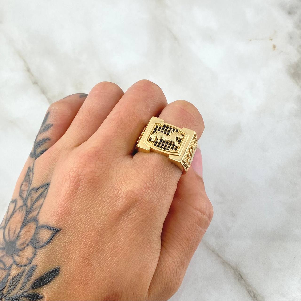 Anillo Caballo RX 10.55gr / T9 / Circones Negros Oro Amarillo 18K ©