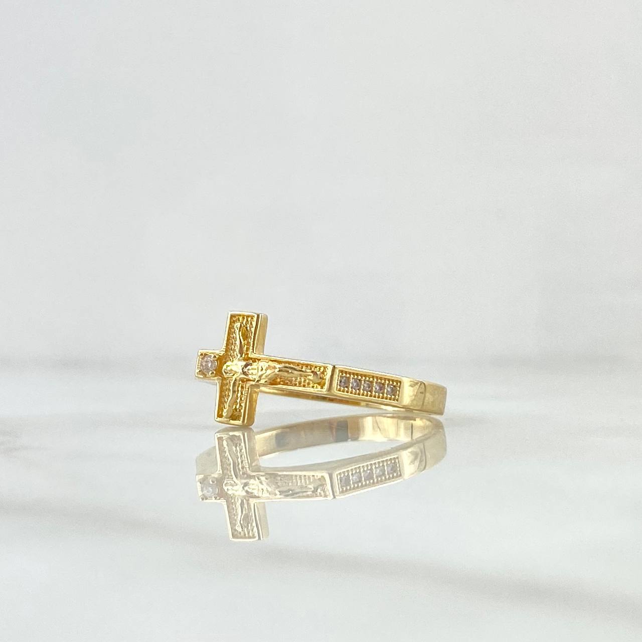 Anillo Cruz Cristo Recto Texturizado 3.4gr / T10 1/2 / Circones Blancos Oro Amarillo 18K
