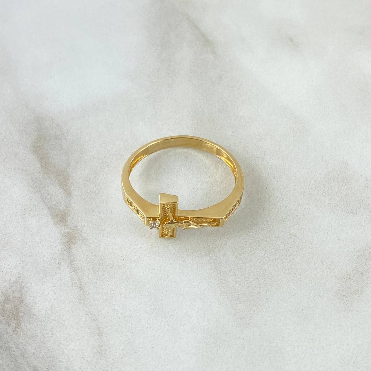 Anillo Cruz Cristo Recto Texturizado 3.4gr / T10 1/2 / Circones Blancos Oro Amarillo 18K