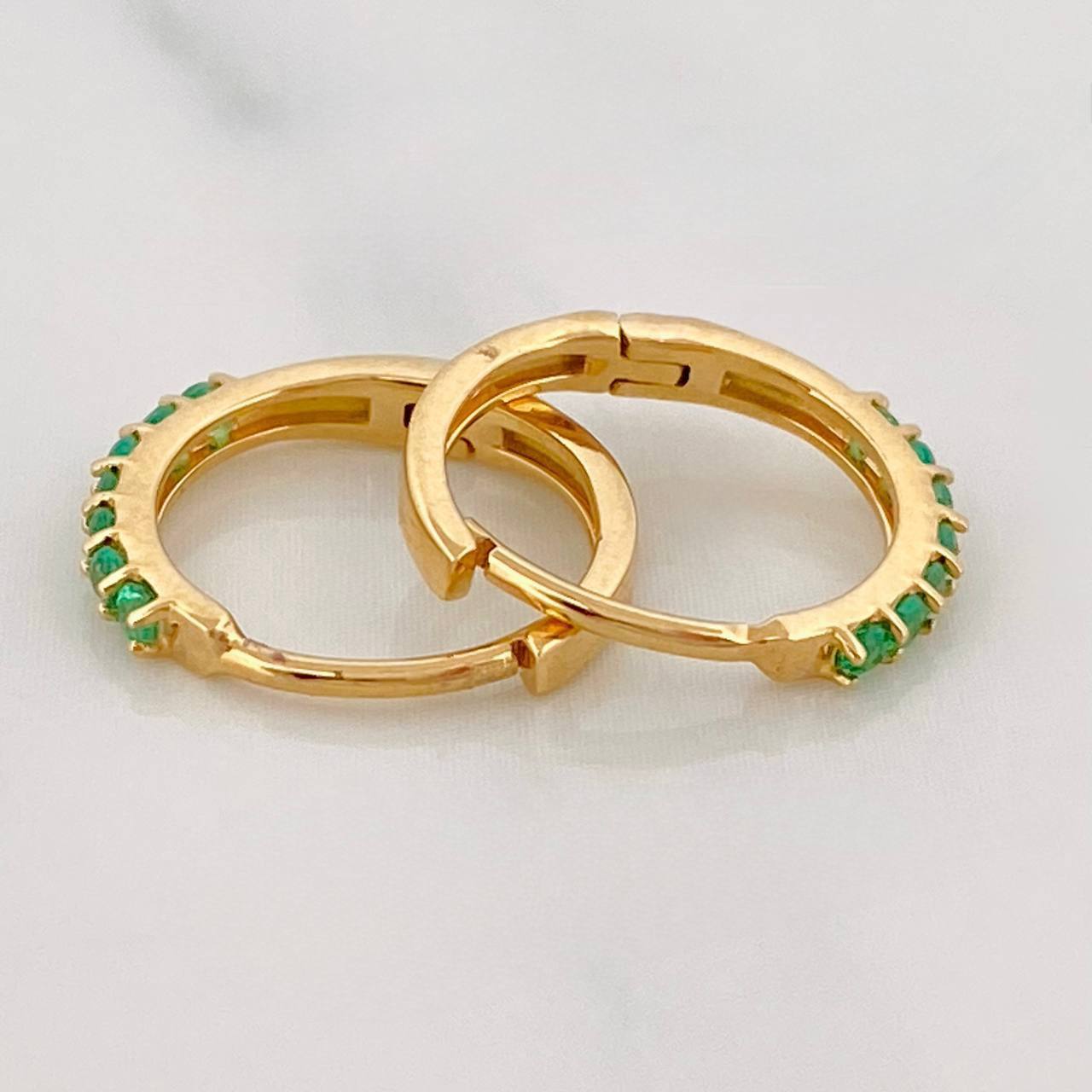 Candongas Tupida Esmeraldas 14pts 1.3g / 1cm Oro Amarillo 18K