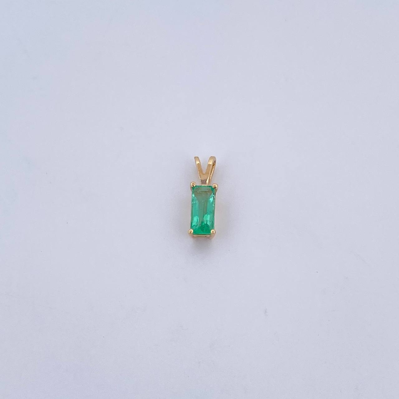 Dije Rectangulo 0.45gr / 1.1cm / Esmeralda 34 Pts Oro Amarillo 18K (Joya) &