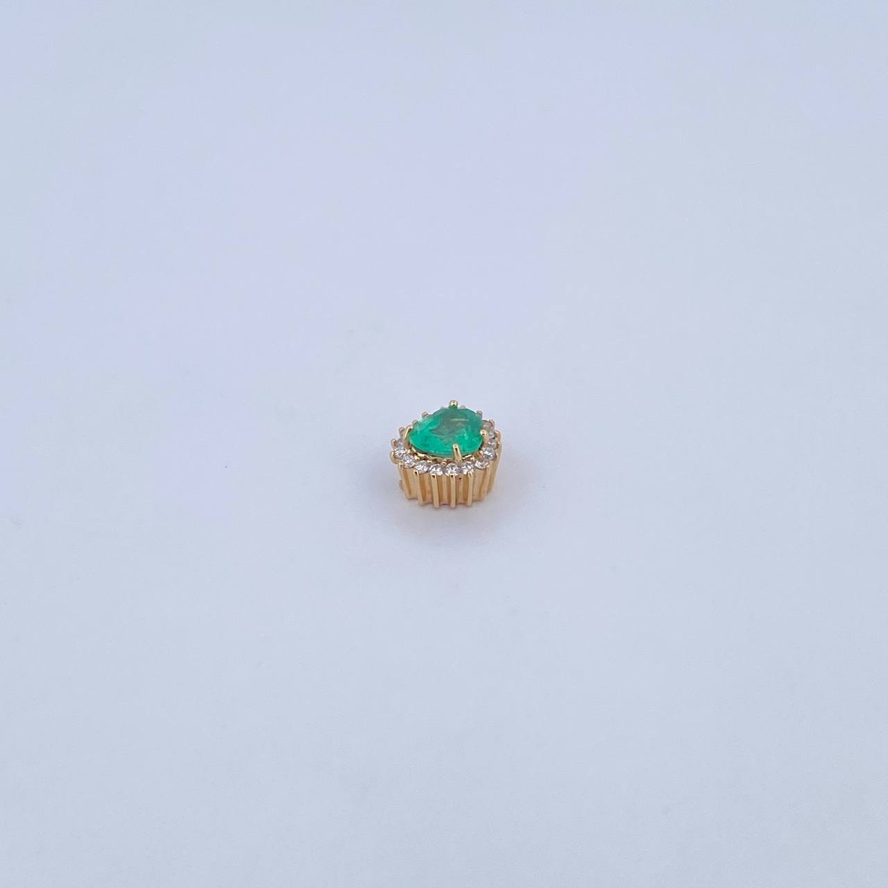 Dije Corazon 0.8gr / 0.6cm / Esmeralda 53 Pts Diamantes 12 Pts Oro Amarillo 18K (Joya) &