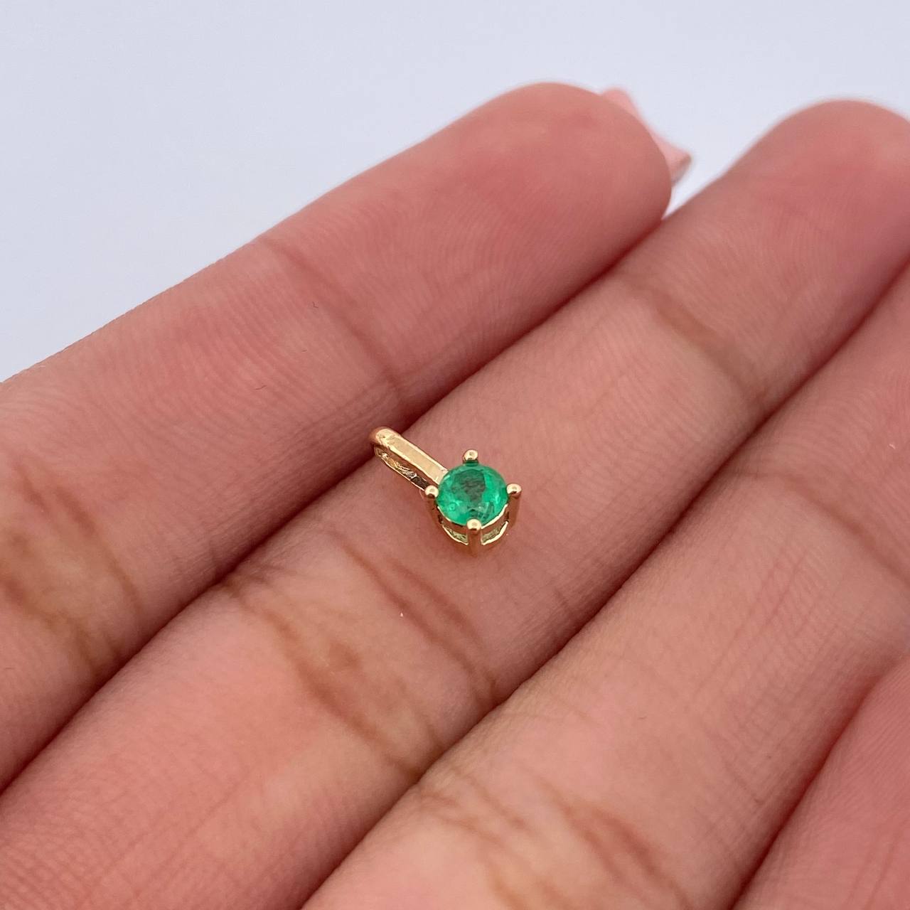 Dije Redondo 0.3gr / 0.7cm / Esmeralda 7 Pts Oro Amarillo 18K (Joya) &