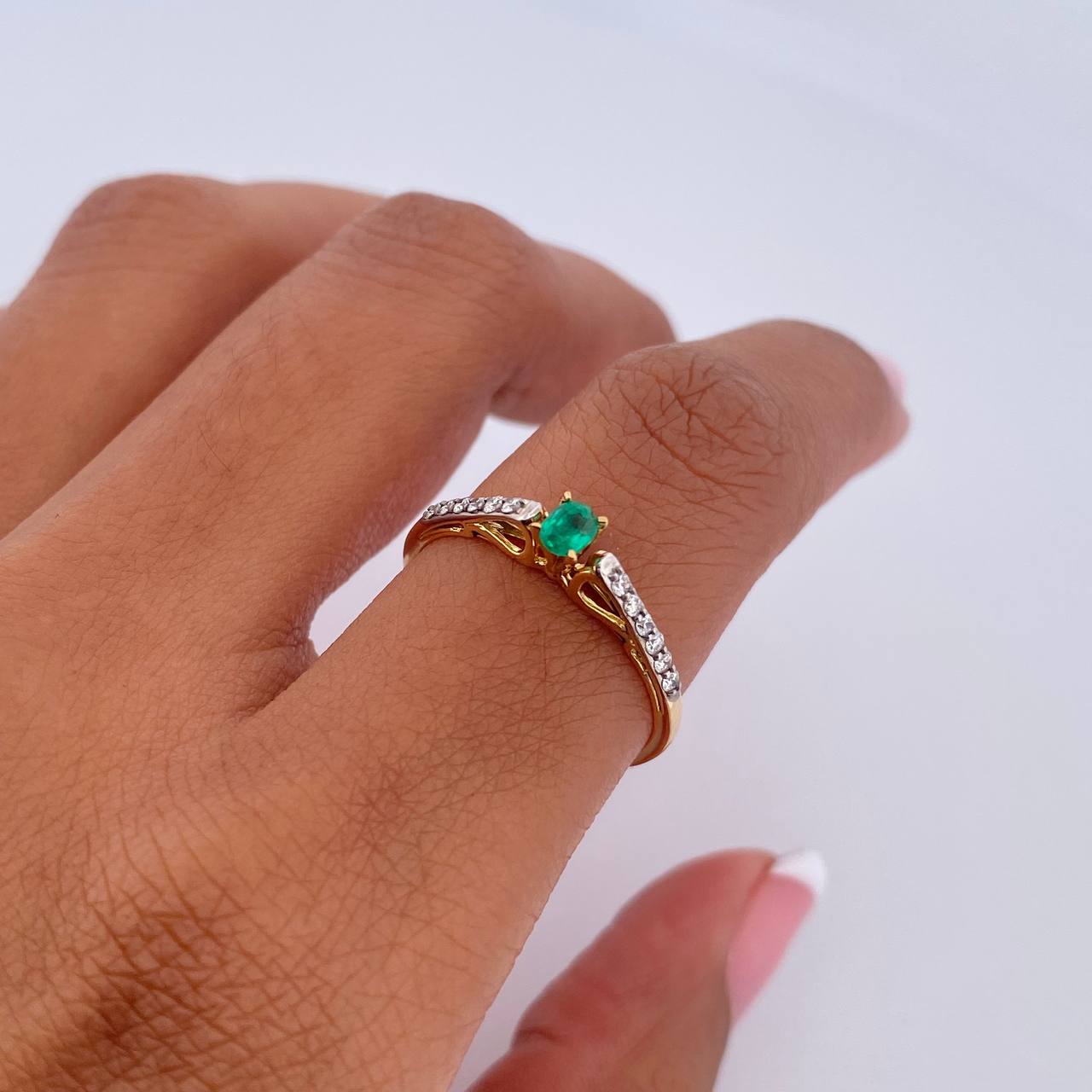 Anillo Solitario Churumbela 1.25gr / T6 3/4 / Esmeraldas 13 Pts Diamantes 11 Pts Dos Oros Amarillo Blanco 18K (Joya) &