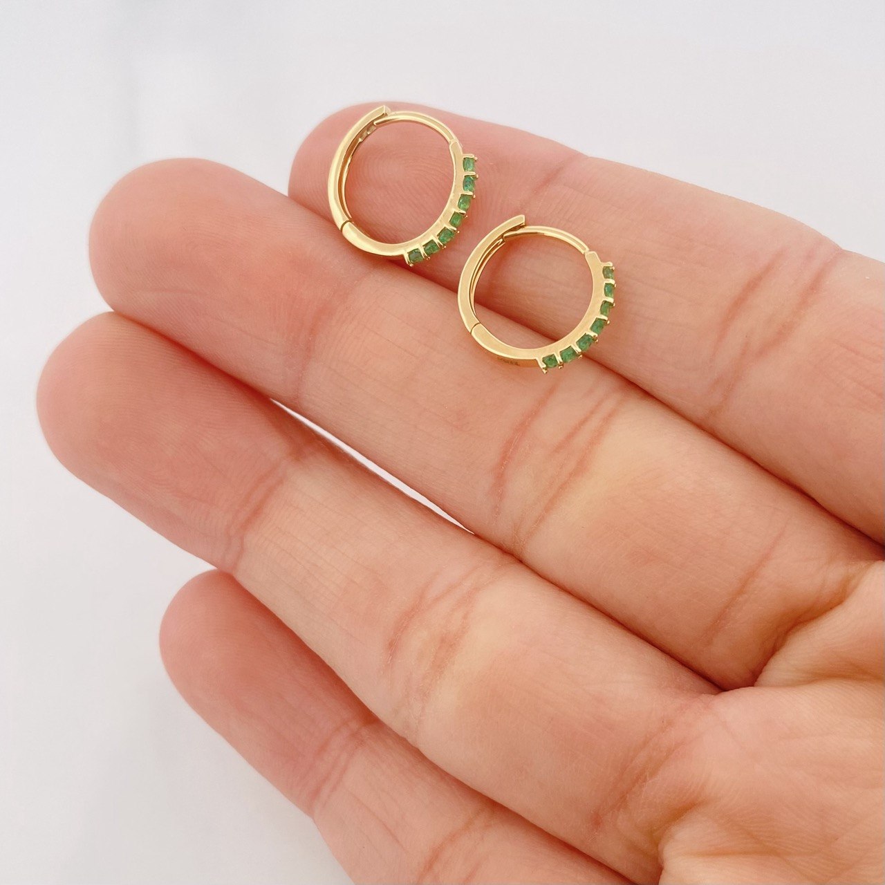 Candongas Tupida Esmeraldas 14pts 1.3g / 1cm Oro Amarillo 18K