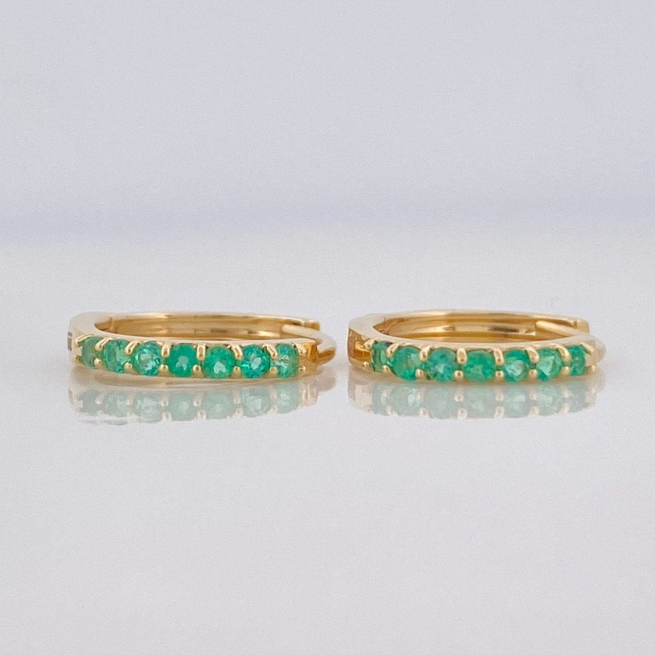 Candongas Tupida Esmeraldas 14pts 1.3g / 1cm Oro Amarillo 18K