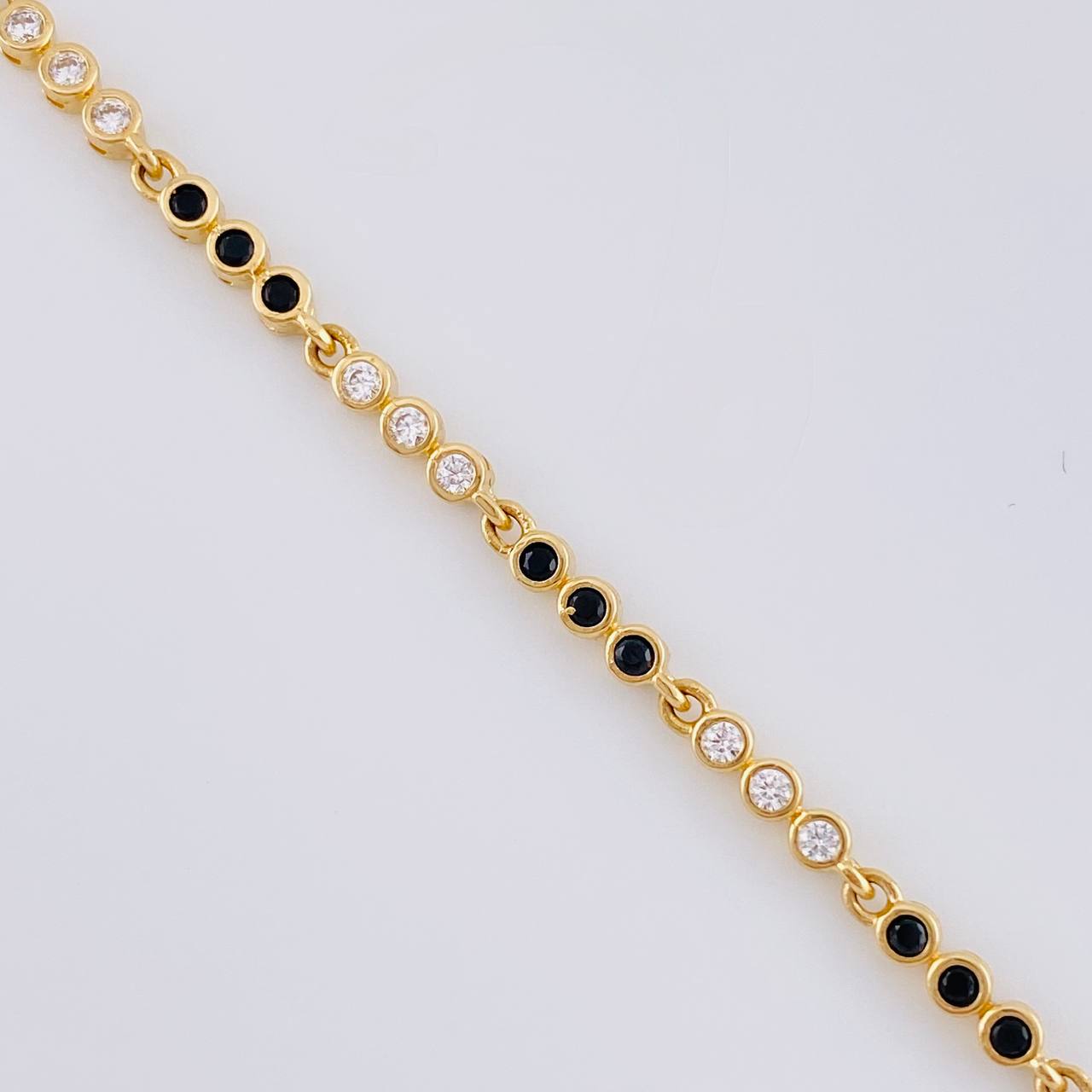 Pulso Tenis Triada Secuencial 6.3 g / 17.5 cm / 2.7 mm Oro Amarillo 18K