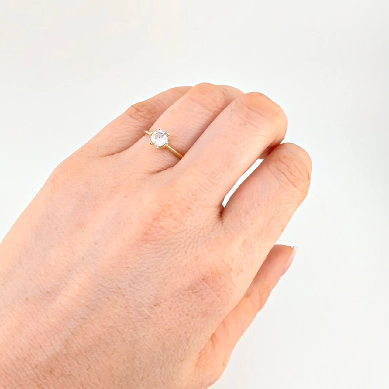 Anillo Solitario Seis Garras 1.45 g / T6 Oro Amarillo 18K