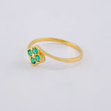 Anillo Flor Trebol Linea Invertida 1.1 g / T5 1/2 Oro Amarillo 18K