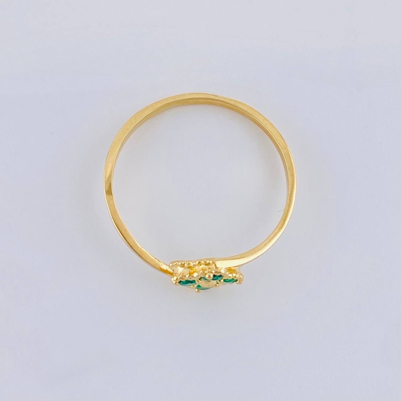 Anillo Flor Trebol Linea Invertida 1.1 g / T5 1/2 Oro Amarillo 18K