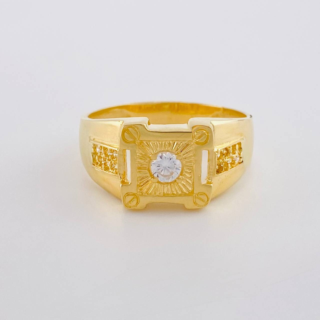 Anillo Sello Cuadrado Basteado 5.55 g / T10 Oro Amarillo 18K