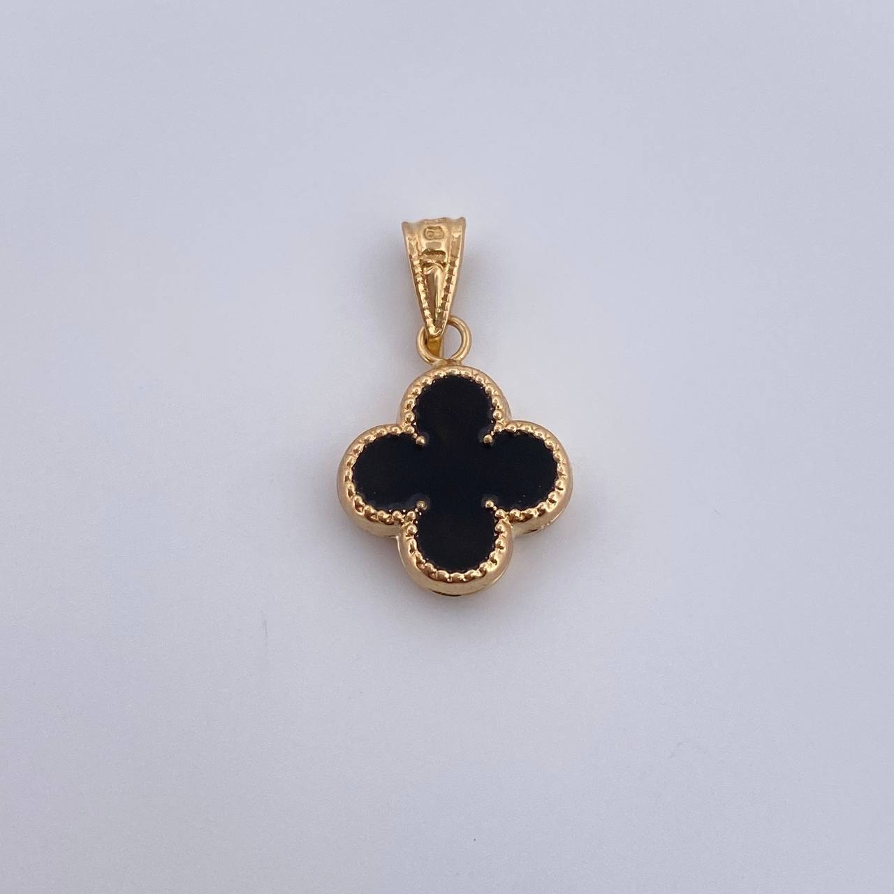 Dije Trebol 0.8gr / 2.1cm / Electroestatico Negro                Oro Amarillo 18K &