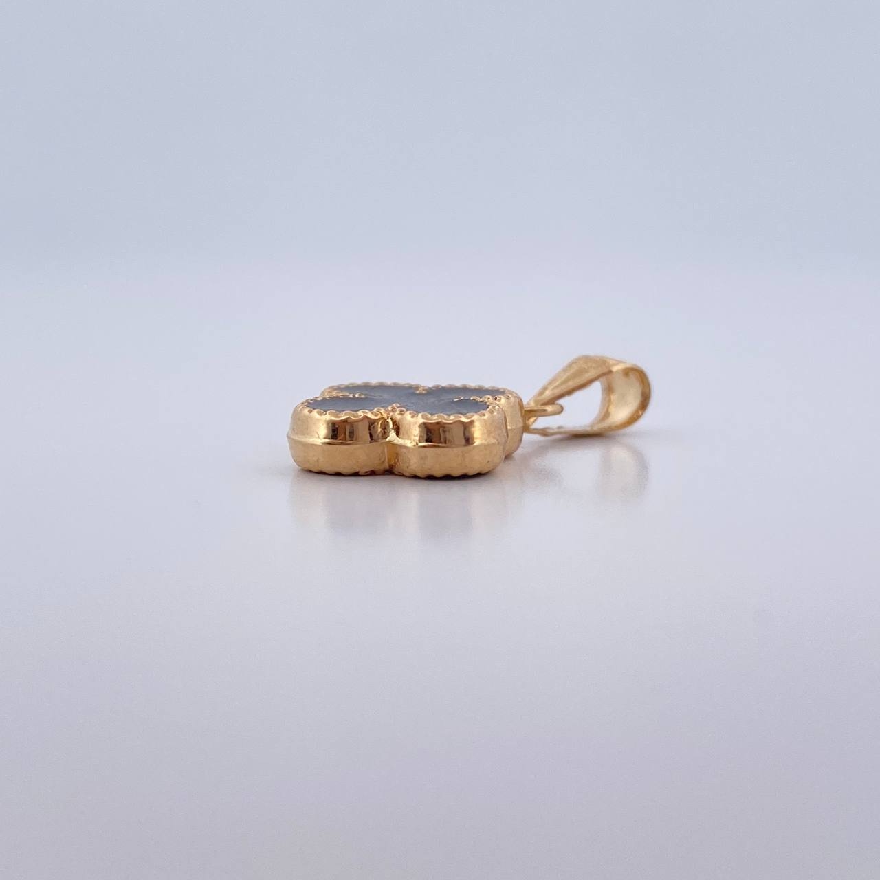 Dije Trebol 0.8gr / 2.1cm / Electroestatico Negro                Oro Amarillo 18K &
