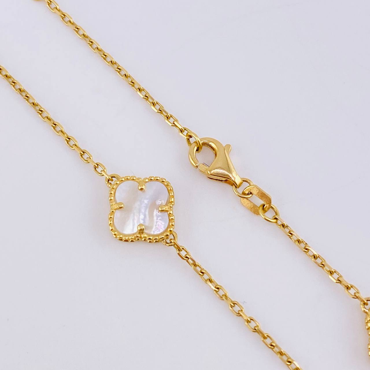 Cadena Trebol Nacar Blanco 6.8gr / 45cm / 9.5mm Oro Amarillo Nac.Esp. 18K