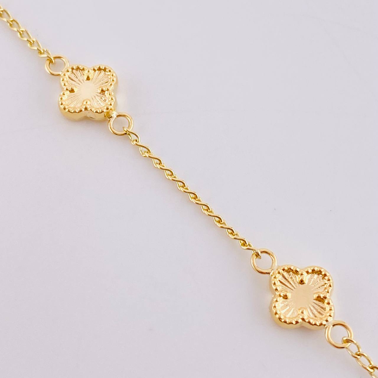 Pulso Trebol Dorado Espiga 2.8gr / 17.5cm / 1.5mm Oro Amarillo 18K