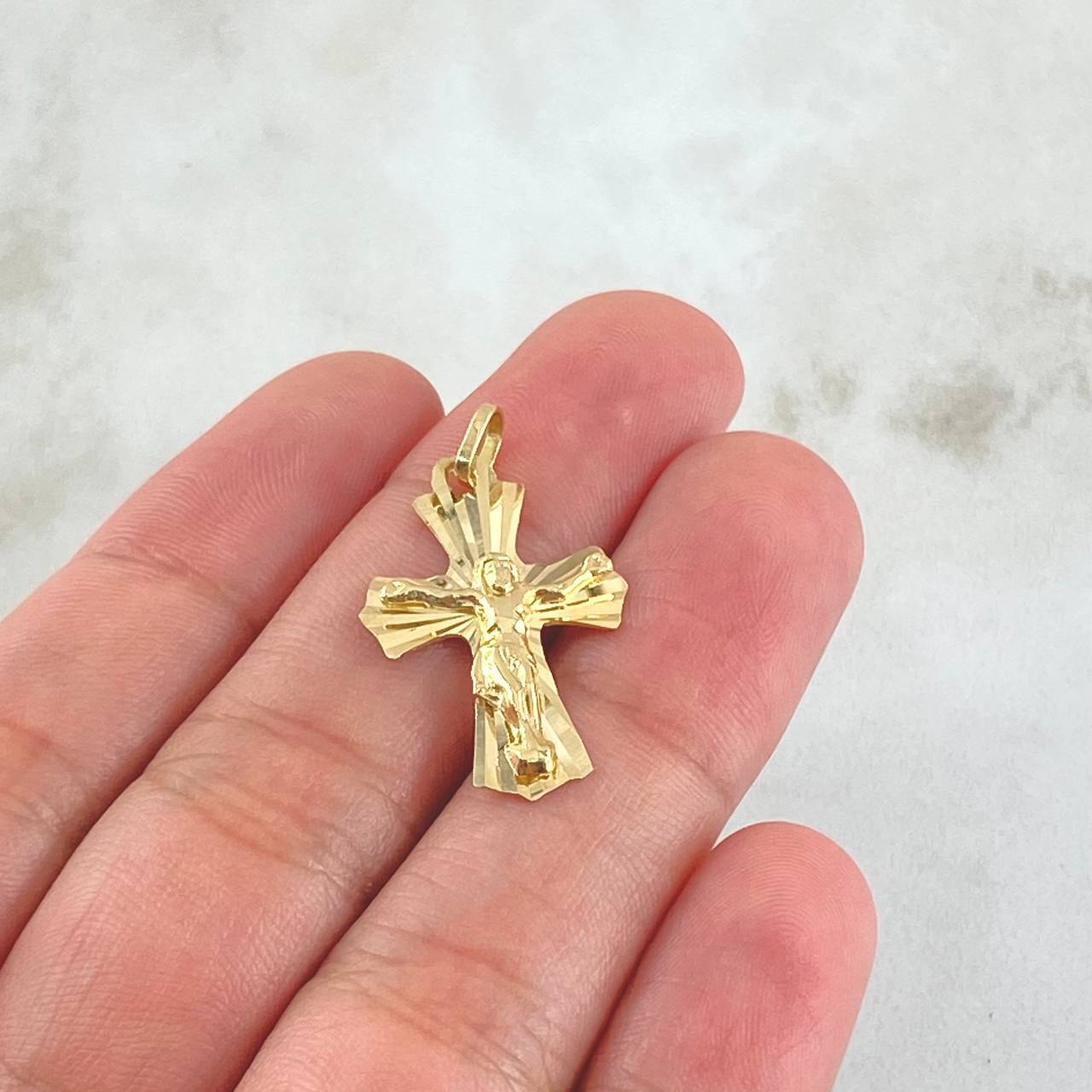 Dije Cruz Cristo 1.6gr / 1.8cm / Oro 18K