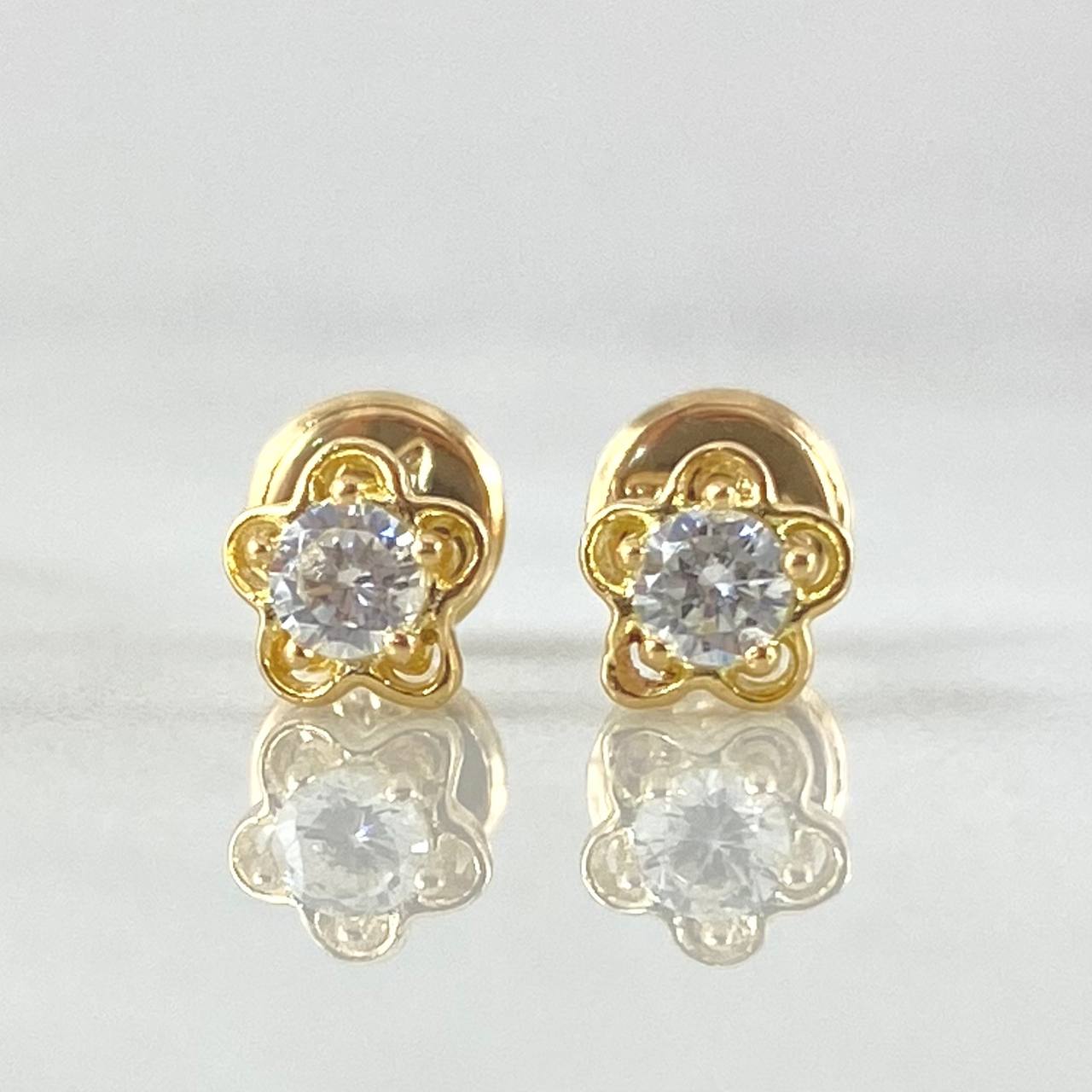 Topos Flor  0.9gr / Oro Amarillo 18K