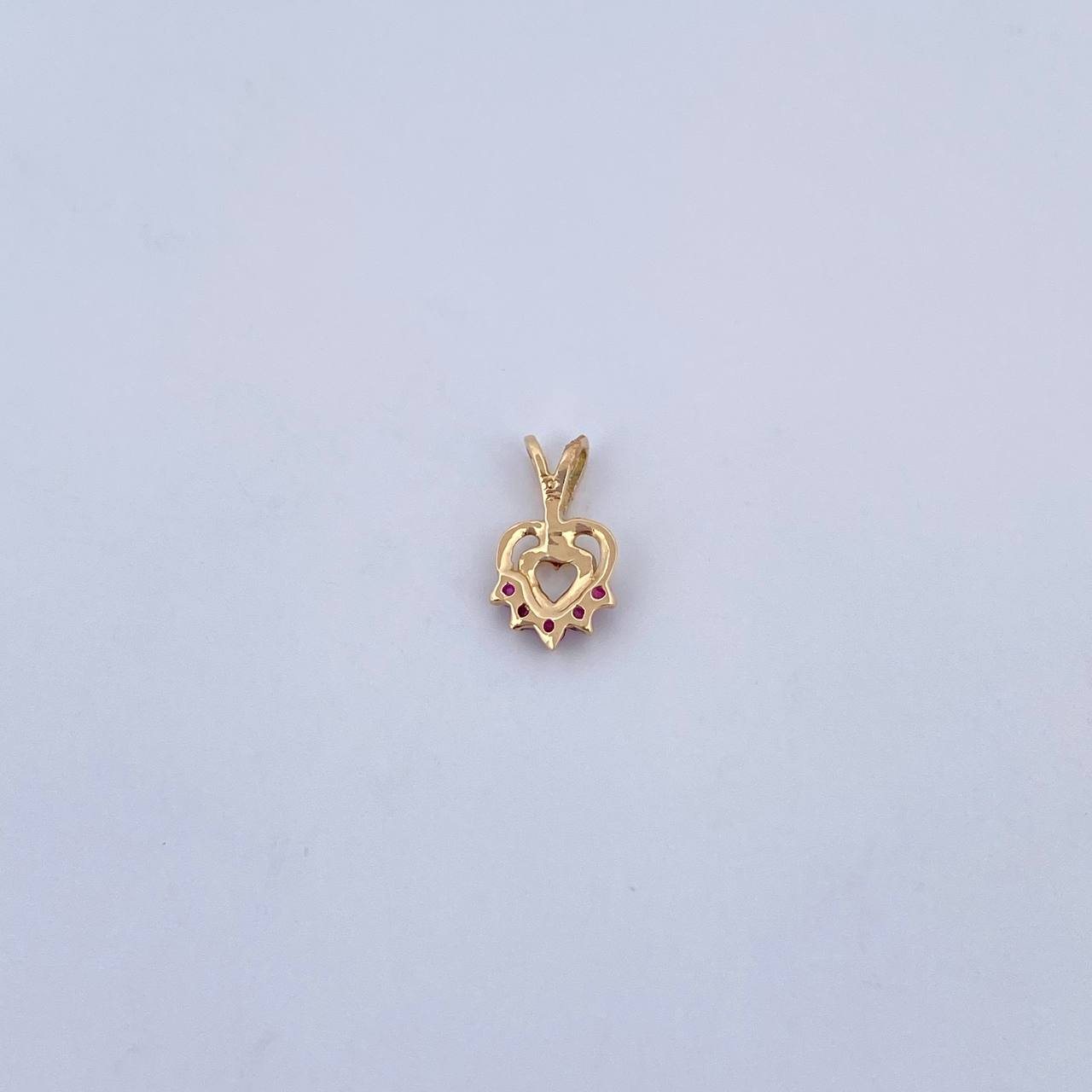 Dije Silueta Corazon 0.35gr / 1.1cm /  Rubíes 7 Pts Oro Amarillo 18K (Joya) &