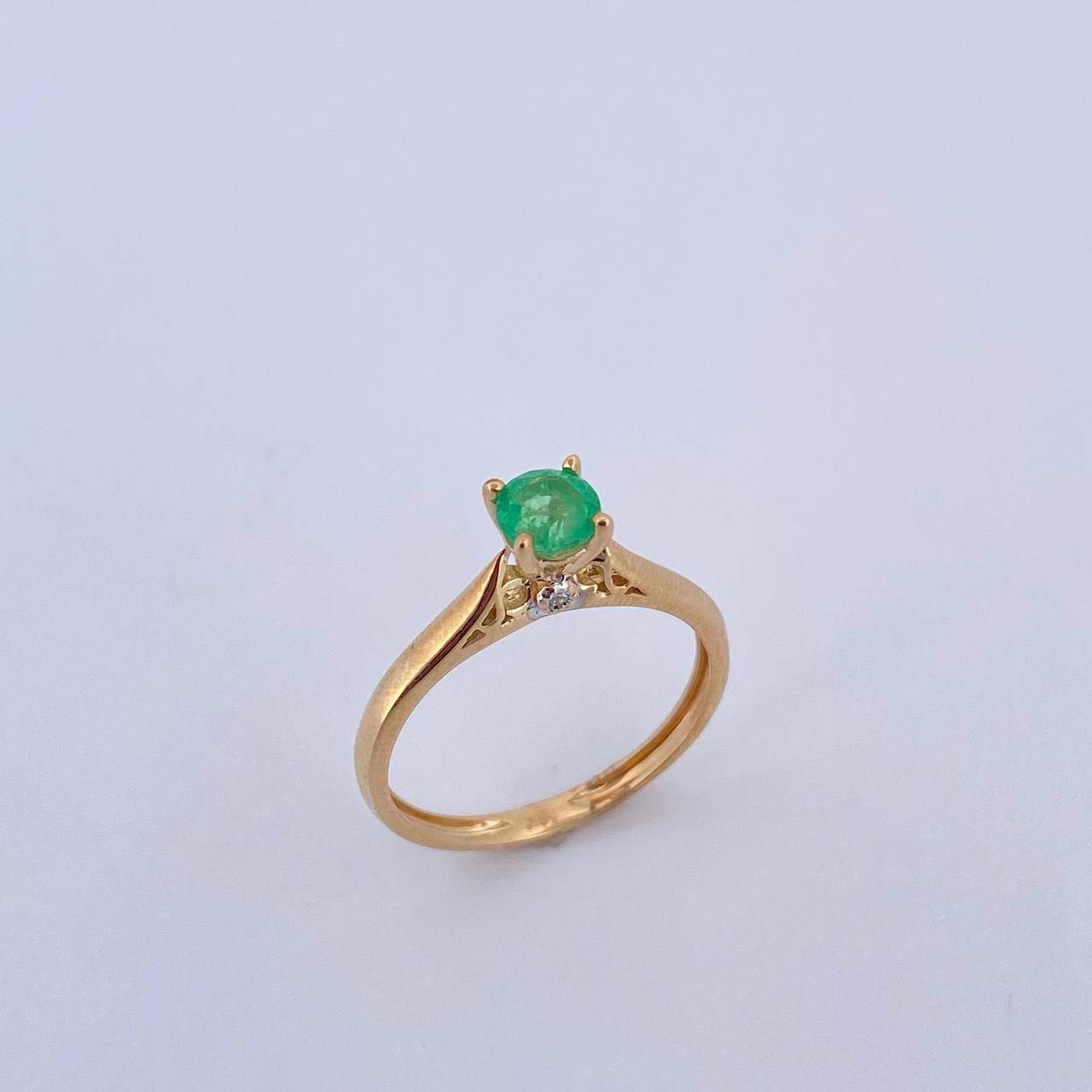 Anillo Solitario 2.3gr / T6 3/4 / Esmeraldas 45 Pts Diamantes 3 Pts Dos Oros Amarillo Blanco 18K (Joya) &