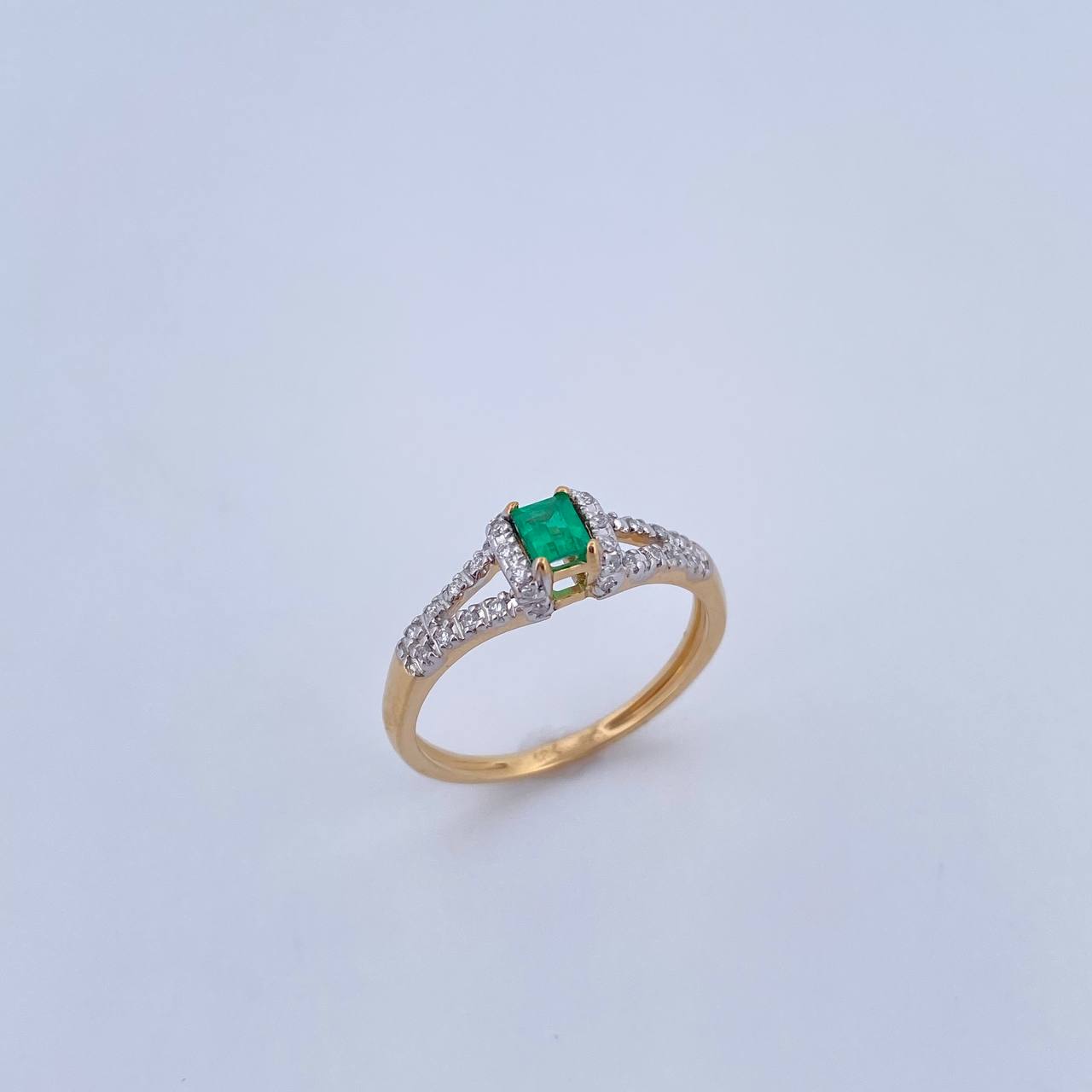 Anillo Puente 2.6gr / T6 3/4 / Esmeraldas 17 Pts Diamantes 15 Pts Oro Amarillo 18K (Joya) &