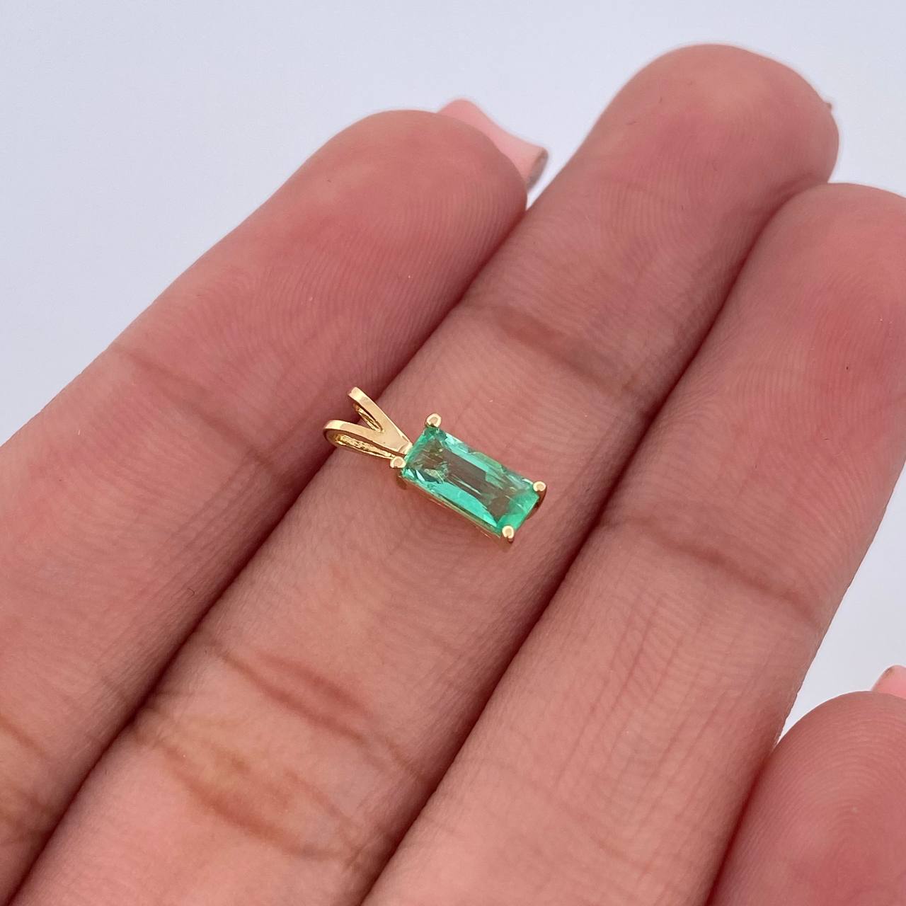 Dije Rectangulo 0.45gr / 1.1cm / Esmeralda 37 Pts Oro Amarillo 18K (Joya) &