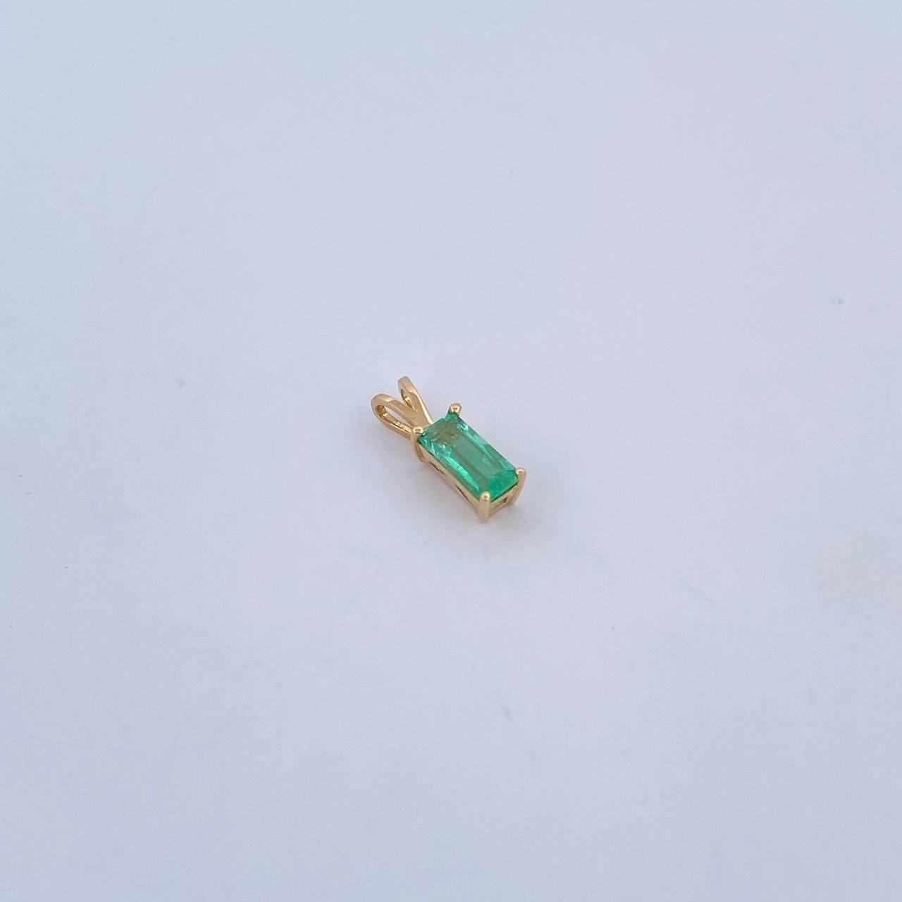 Dije Rectangulo 0.45gr / 1.1cm / Esmeralda 37 Pts Oro Amarillo 18K (Joya) &