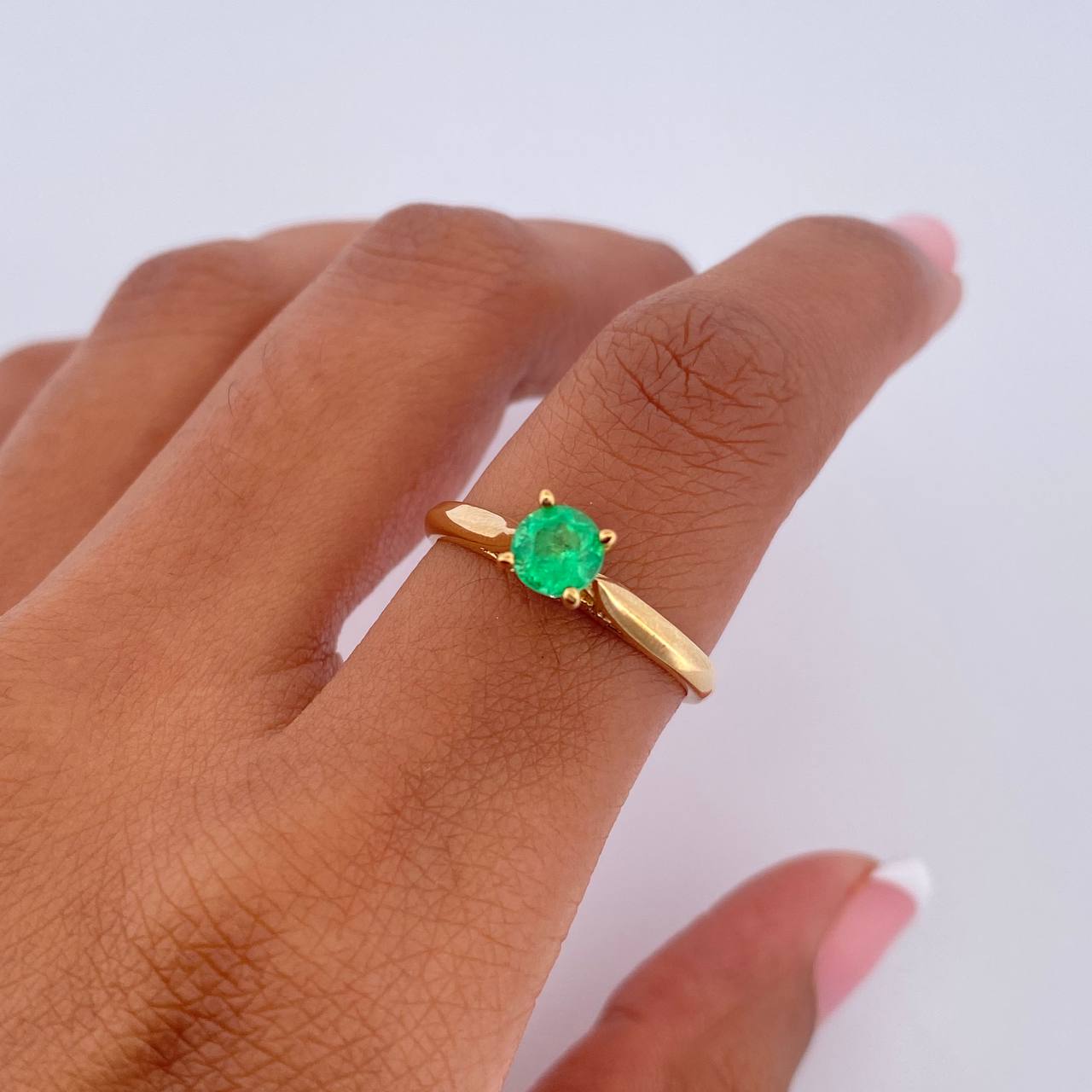 Anillo Solitario 2.3gr / T6 3/4 / Esmeraldas 45 Pts Diamantes 3 Pts Dos Oros Amarillo Blanco 18K (Joya) &