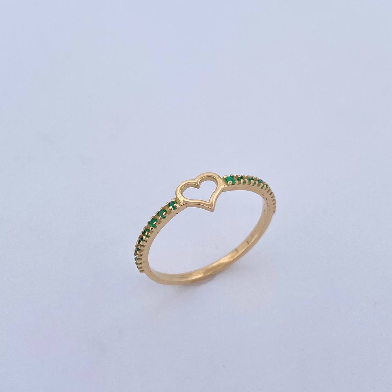 Anillo Silueta Corazon 1.45gr / T7 3/4 / Esmeraldas 16 Pts Oro Amarillo 18K (Joya) &