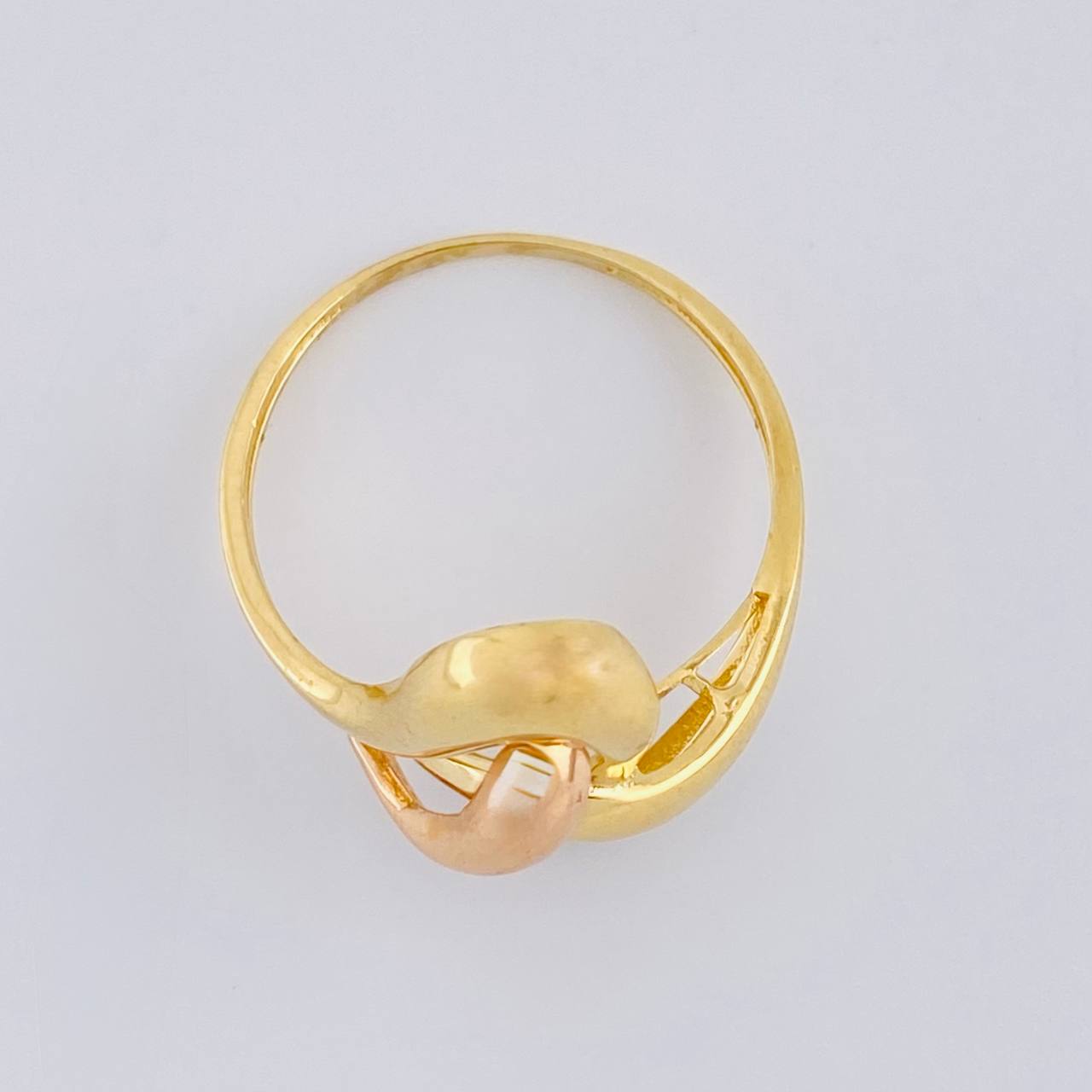 Anillo Abstracto 2.7 g / T8 1/2 Tres Oros 18K