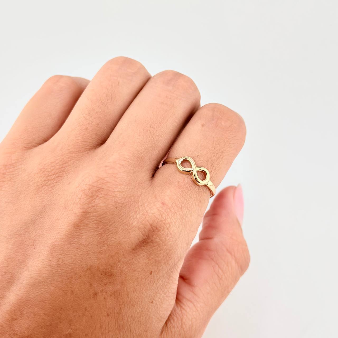 Anillo Infinito 0.8 g / T6 1/4 Oro Amarillo 18K