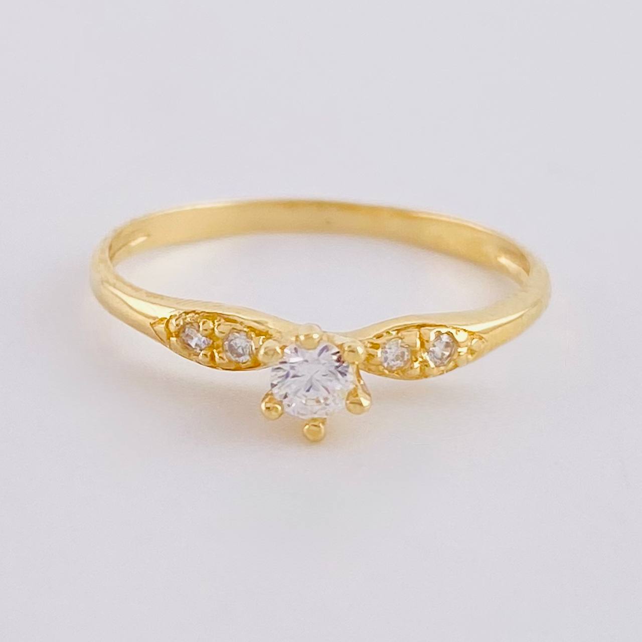 Anillo Solitario 1.45 g / T7 Oro Amarillo 18K