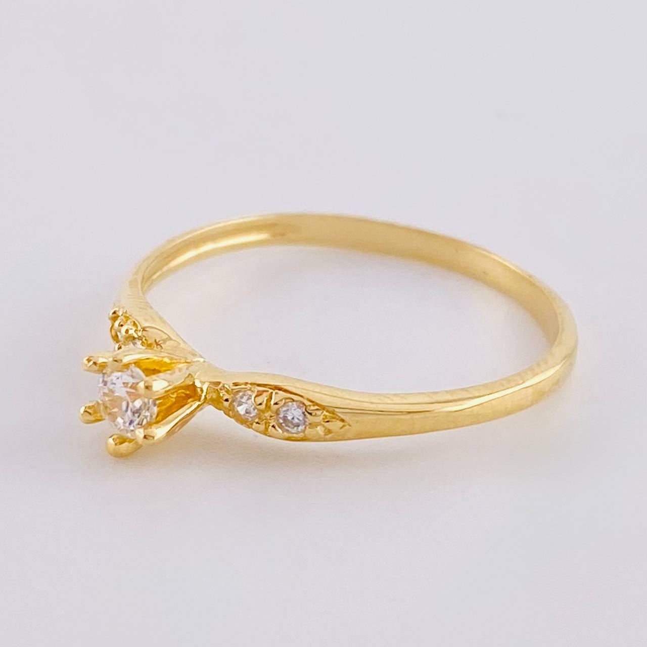 Anillo Solitario 1.45 g / T7 Oro Amarillo 18K