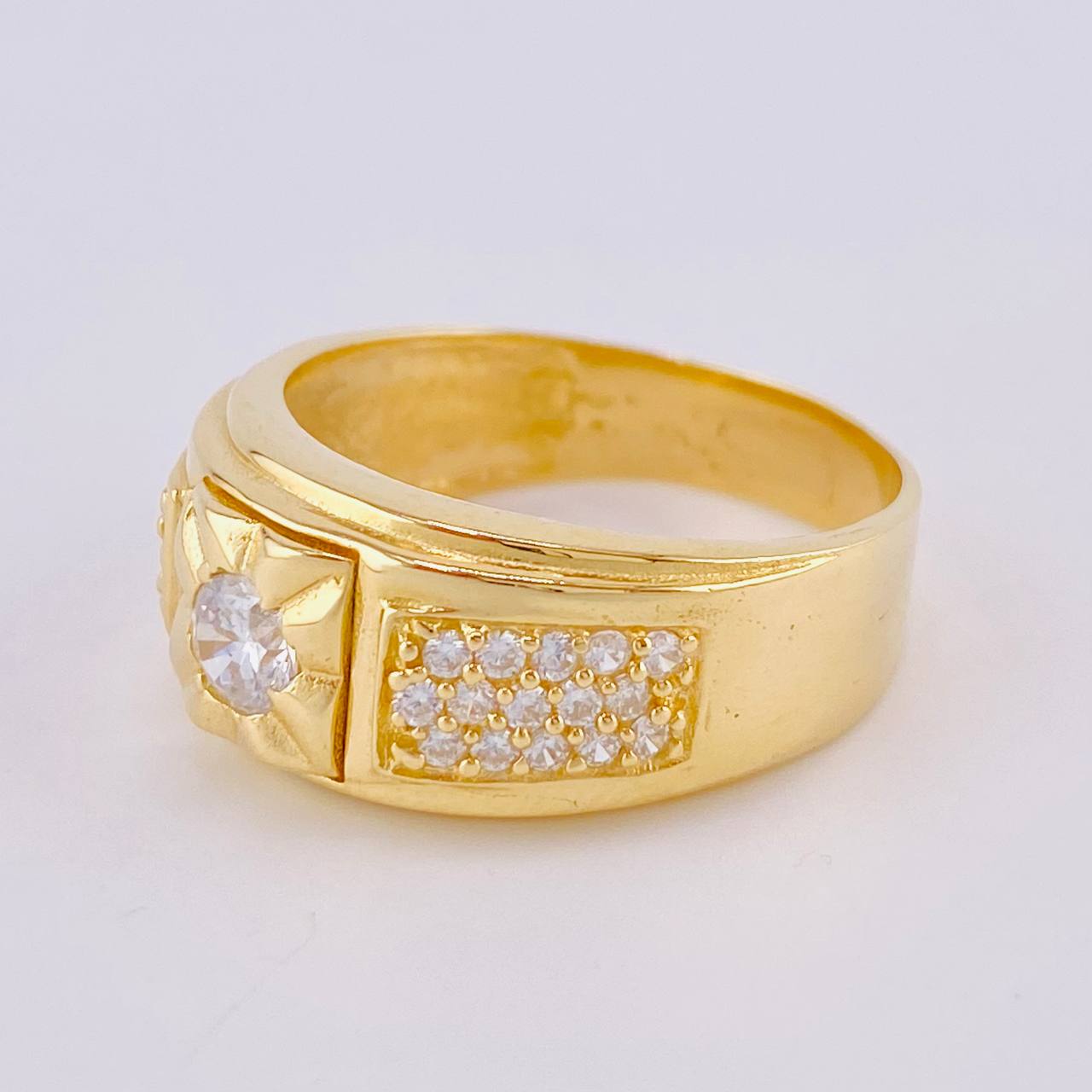 Anillo Sello Basteado 8.4 g / T10 3/4 Oro Amarillo 18K