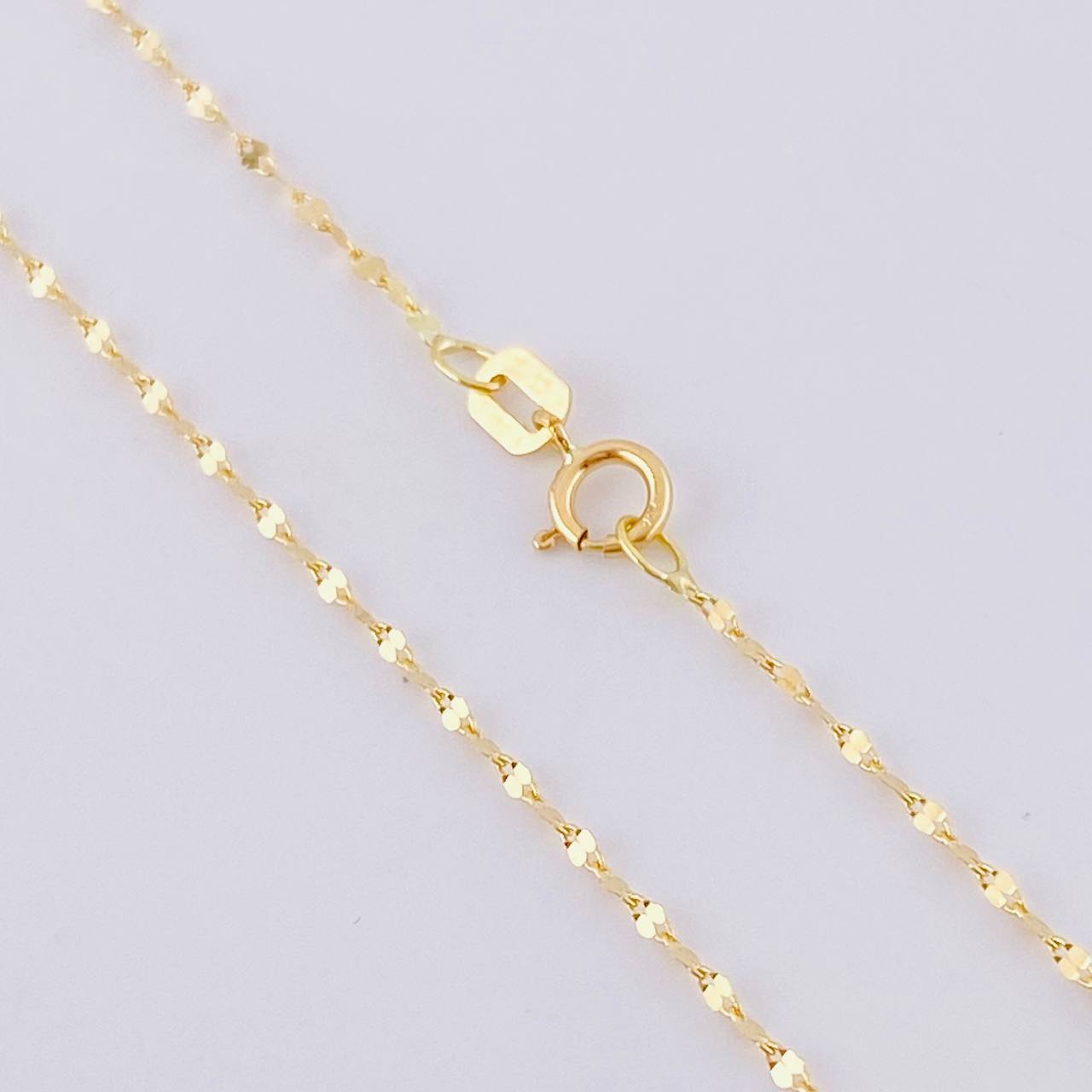 Set Cadena Flor Espejo + Dije Virgen Milagrosa / 1.1gr / 45 cm Oro Amarillo 18K