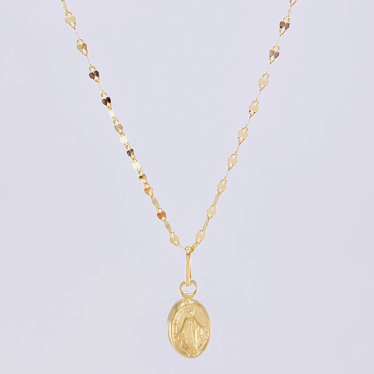 Set Cadena Flor Espejo + Dije Virgen Milagrosa / 1.1gr / 45 cm Oro Amarillo 18K
