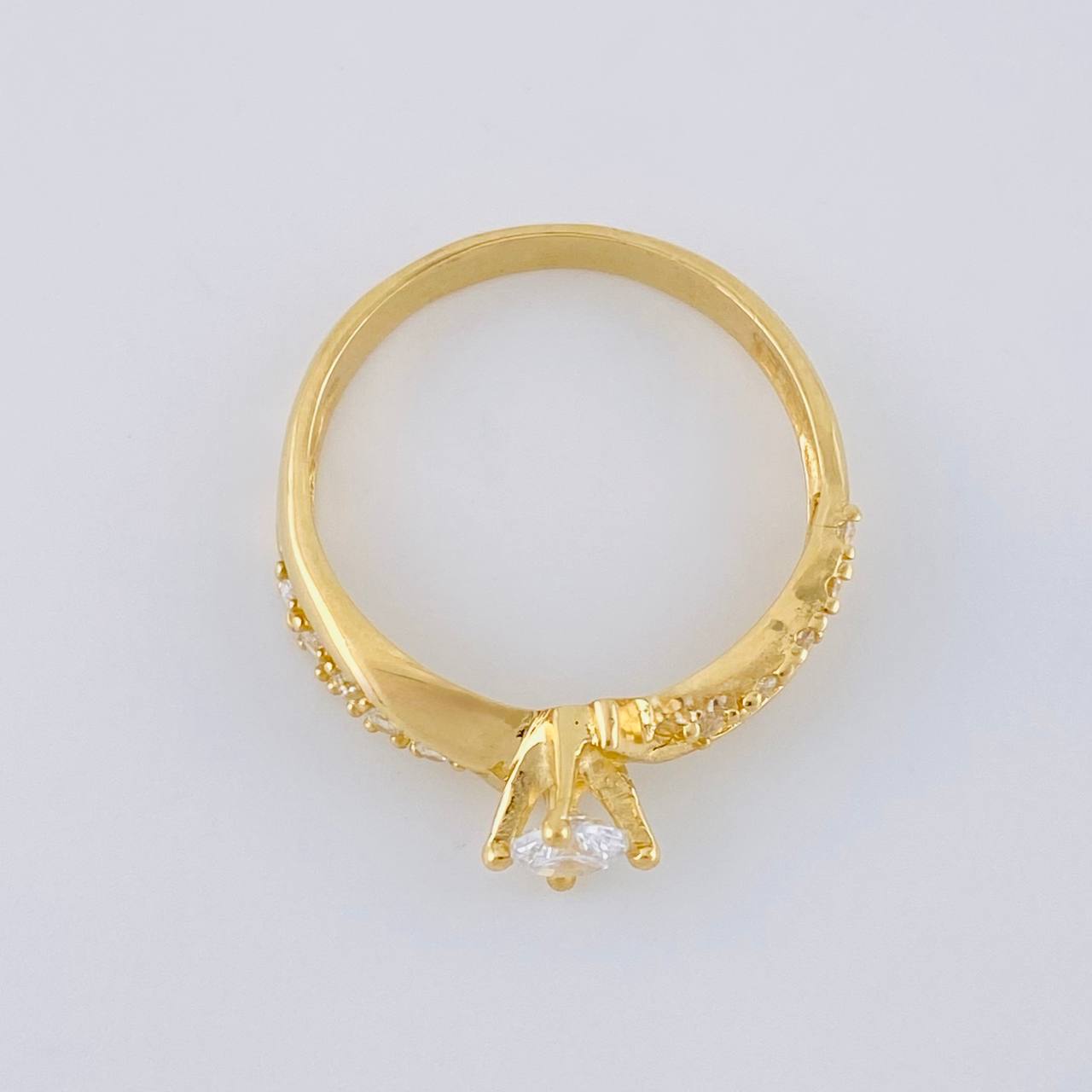 Anillo Solitario Entrelazado 2.55 g / T7 Oro Amarillo 18K