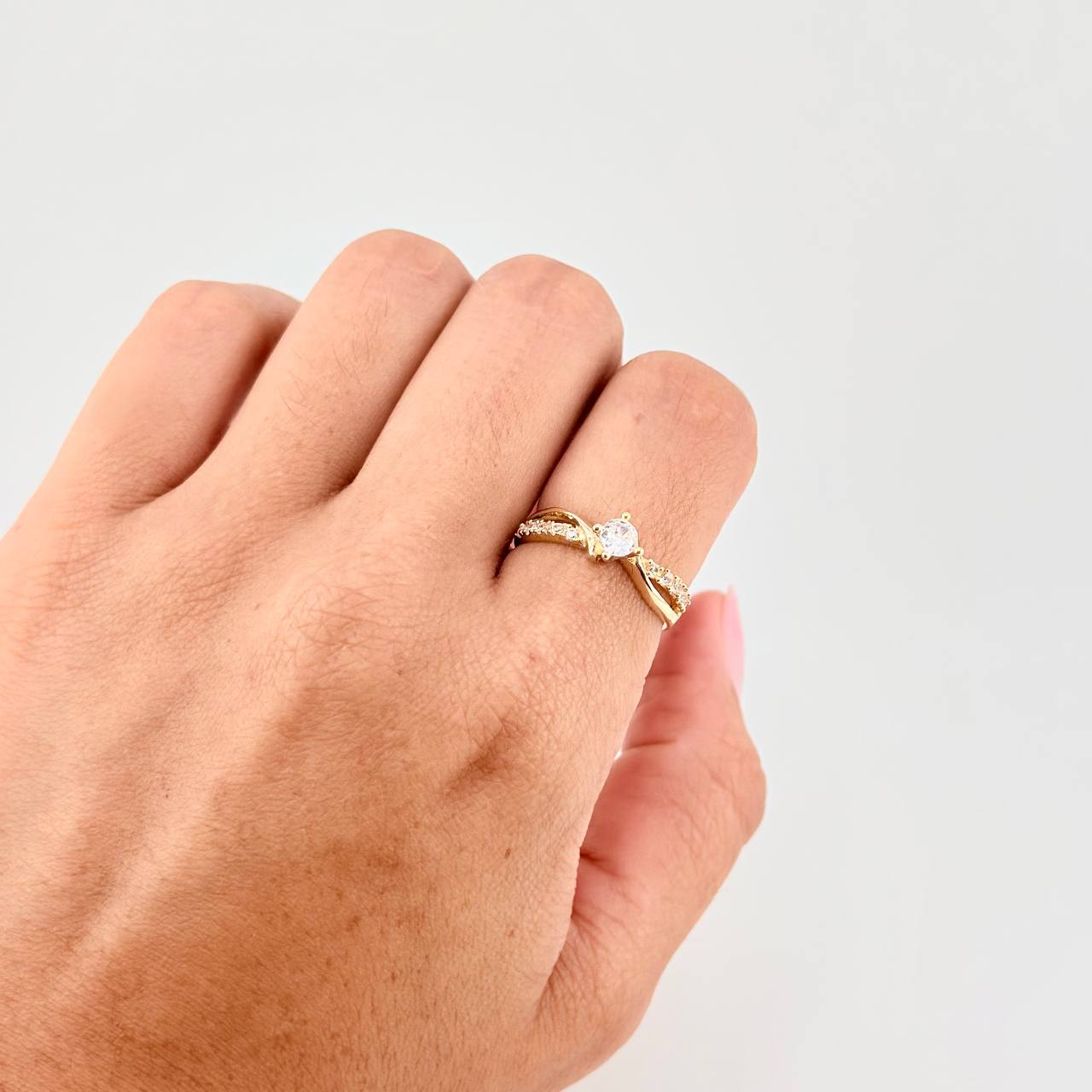 Anillo Solitario Entrelazado 2.55 g / T7 Oro Amarillo 18K