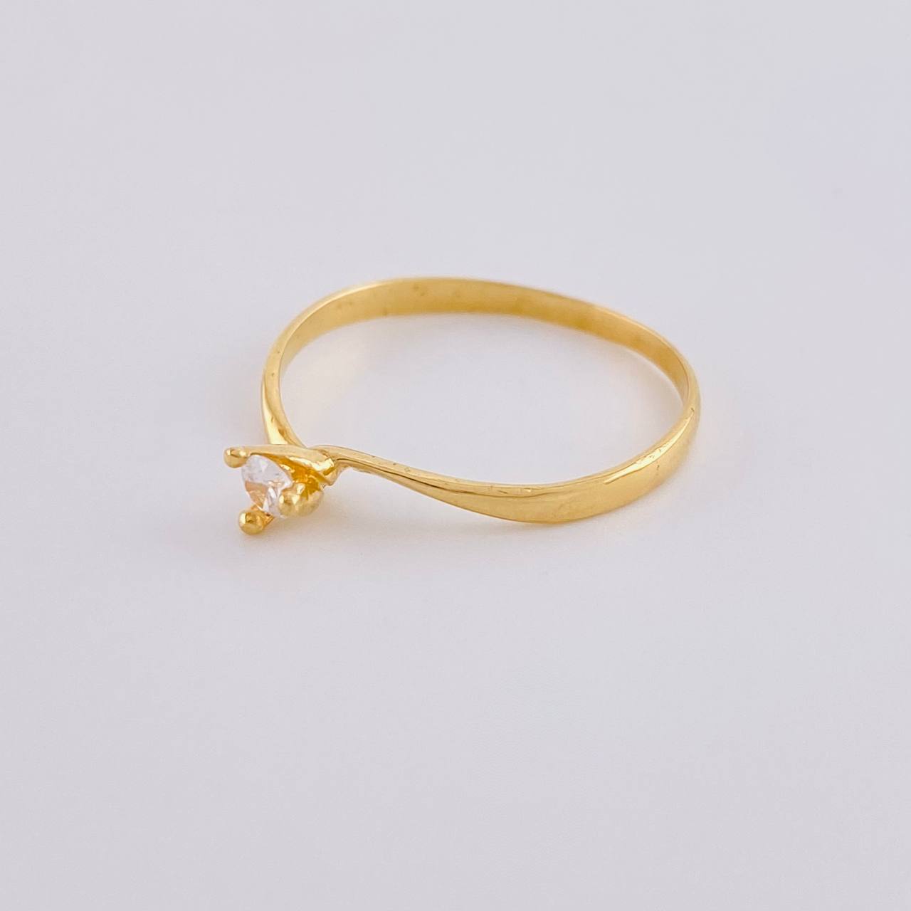 Anillo Solitario Linea Invertida 1.15 g / T7 3/4 Oro Amarillo 18K