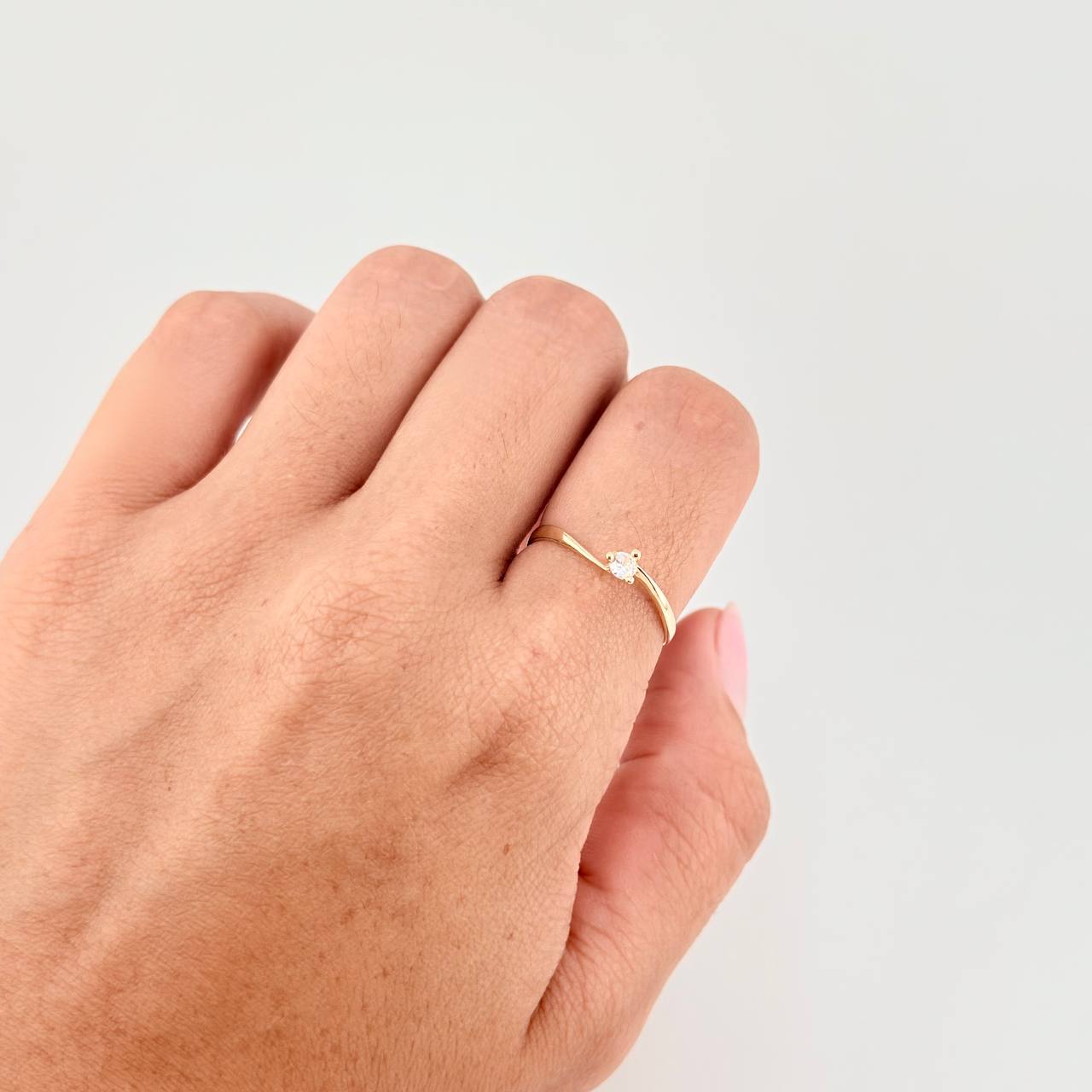 Anillo Solitario Linea Invertida 1.15 g / T7 3/4 Oro Amarillo 18K